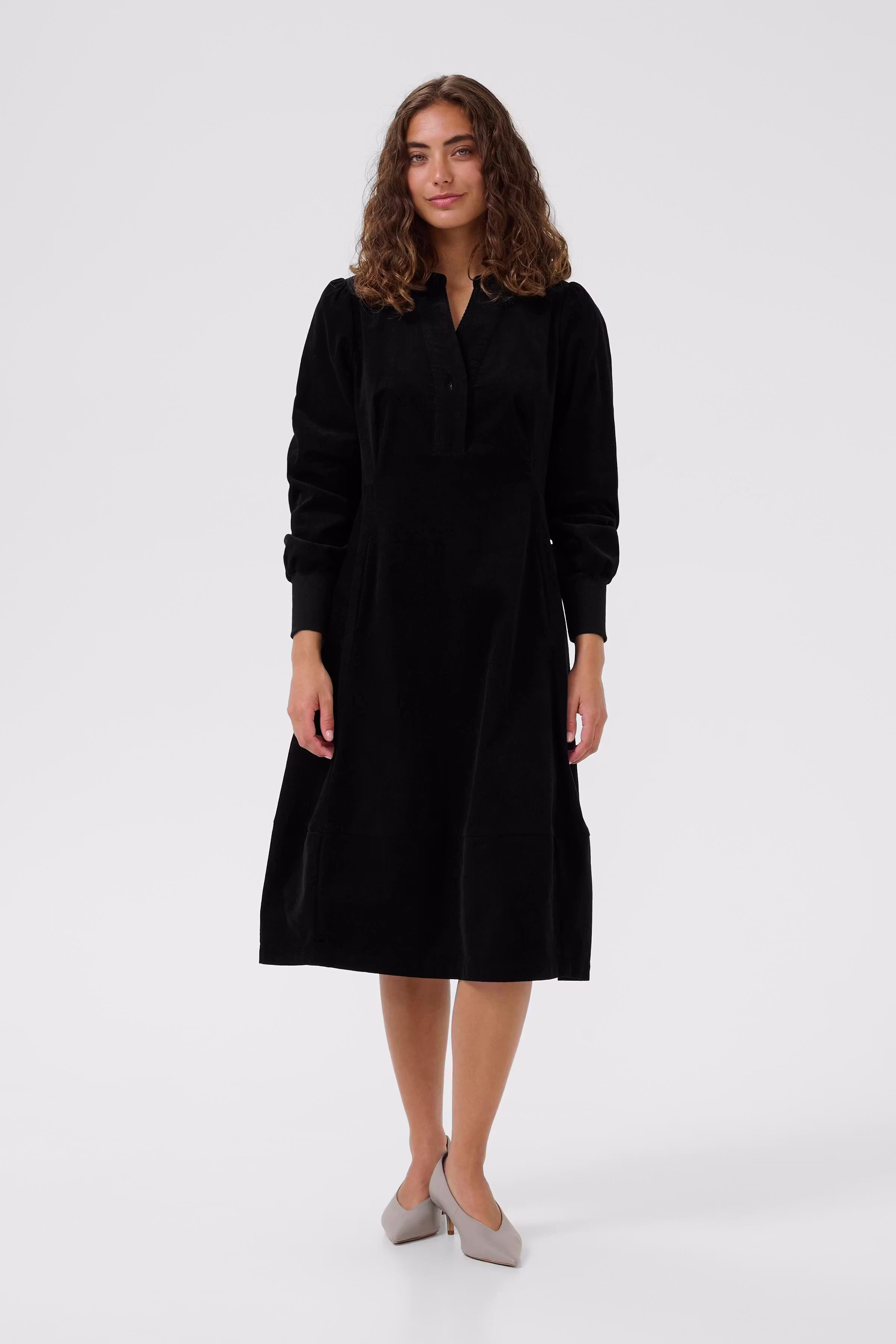 CUrhaena Cordkleid LOOKBOOK FRONT 50112618-500012