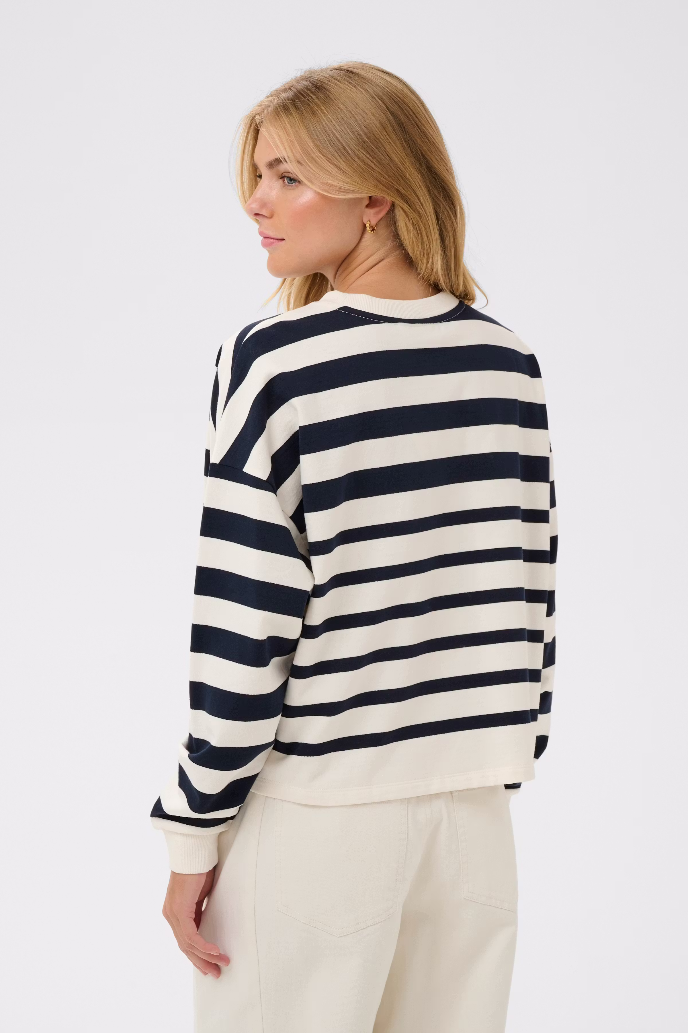 PhileneSZ Sweatshirt LOOKBOOK BACK 30514899-304821