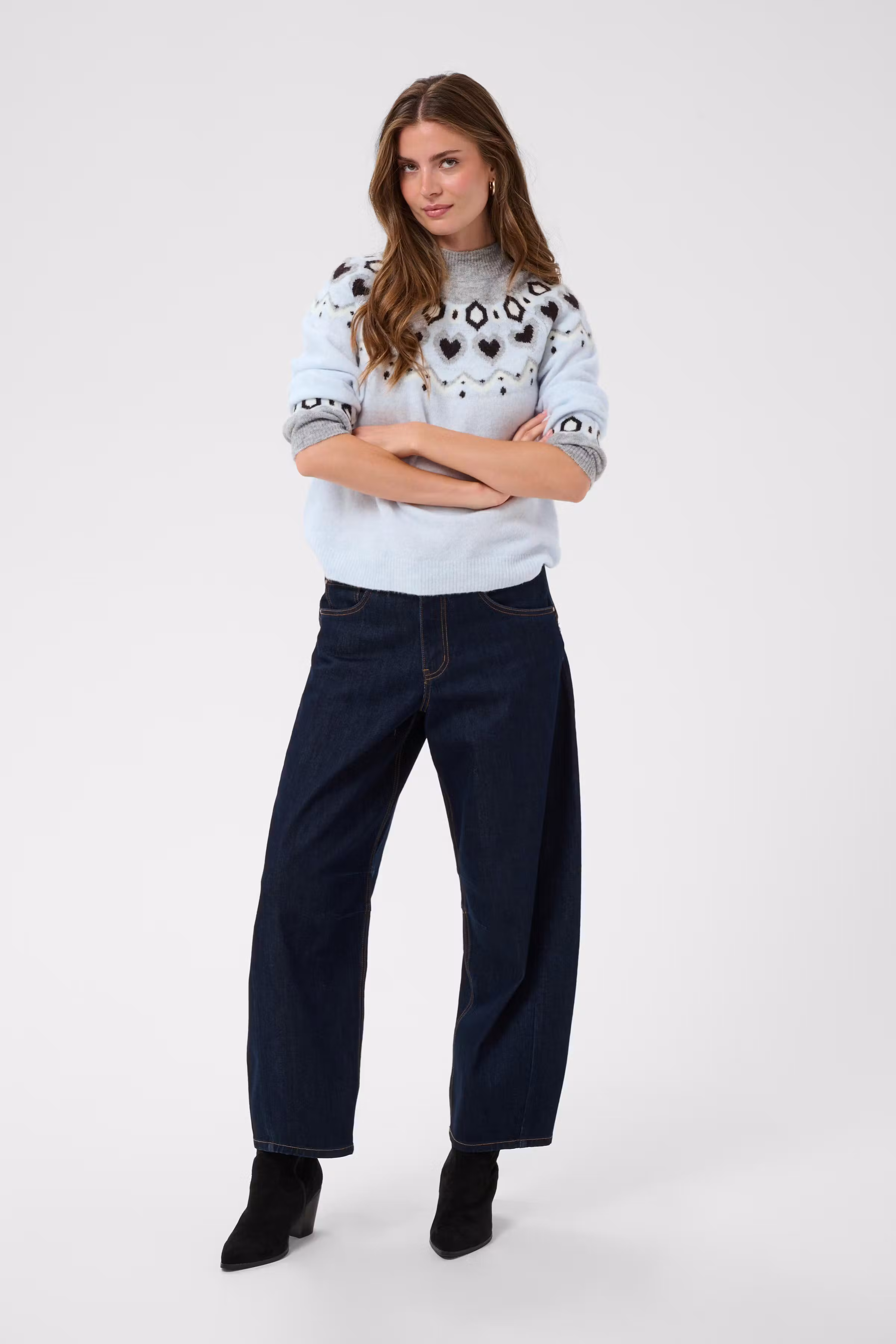 CRCherrie Pullover LOOKBOOK FRONT 10615628-134111