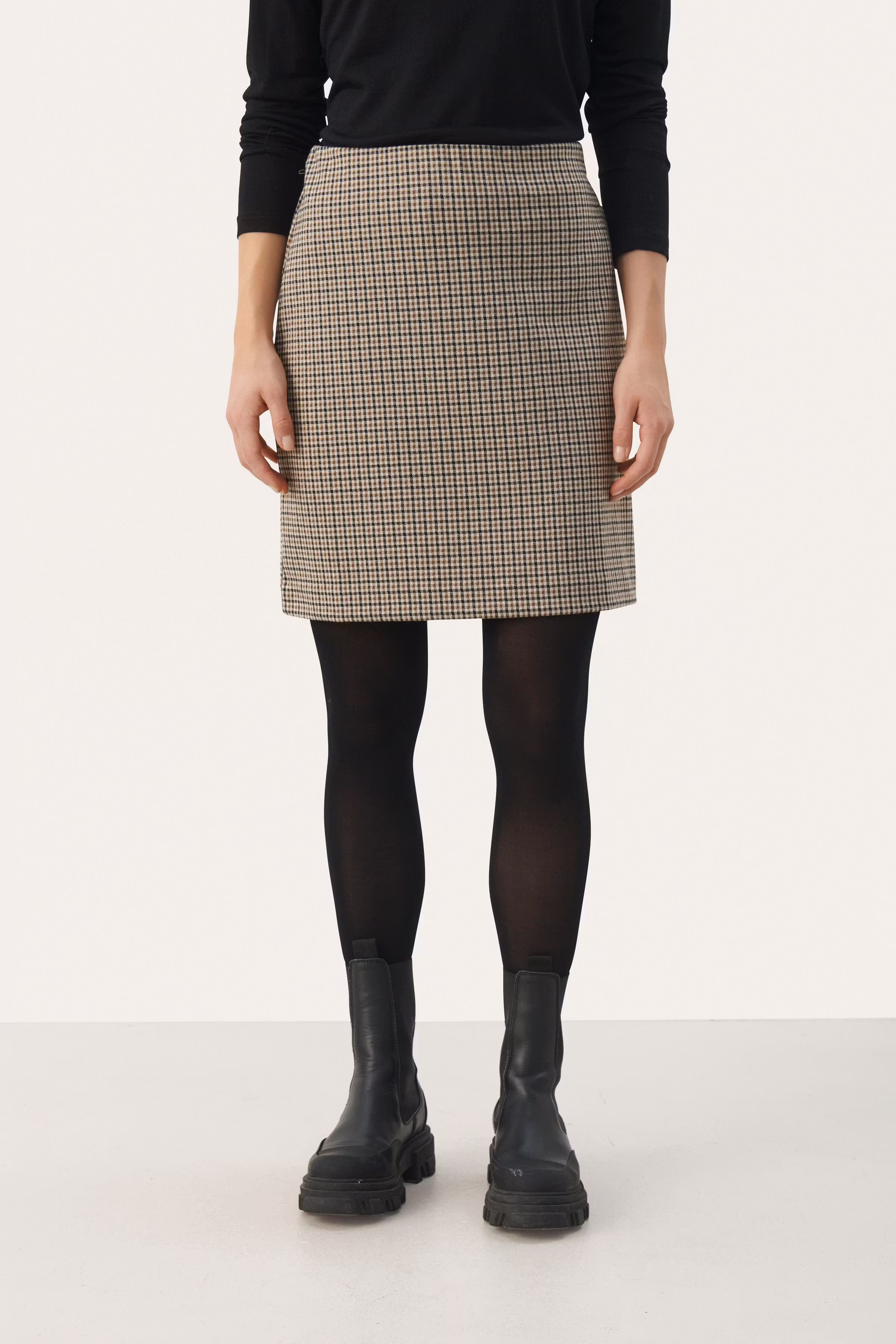 CorinnePW Skirt LOOKBOOK FRONT 30308005-300958