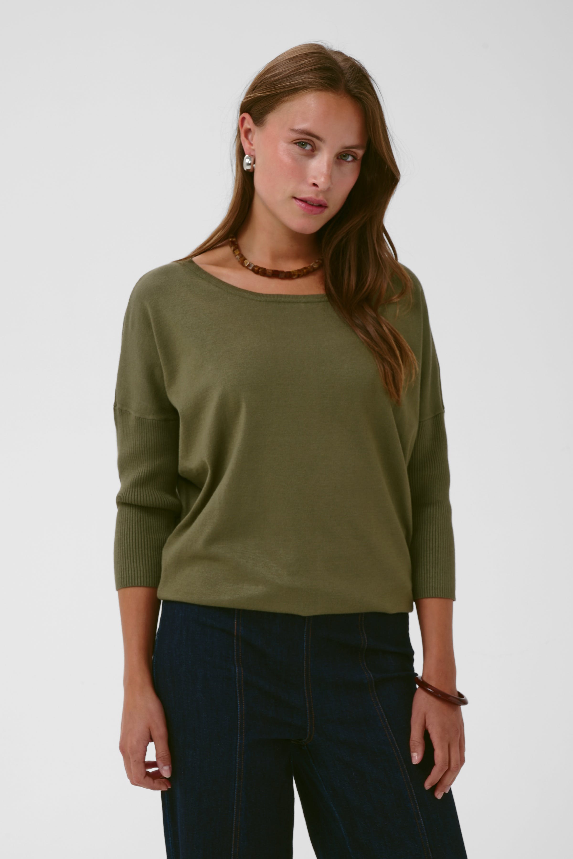 MilaSZ R-Neck Pullover LOOKBOOK FRONT 30500003-1804201