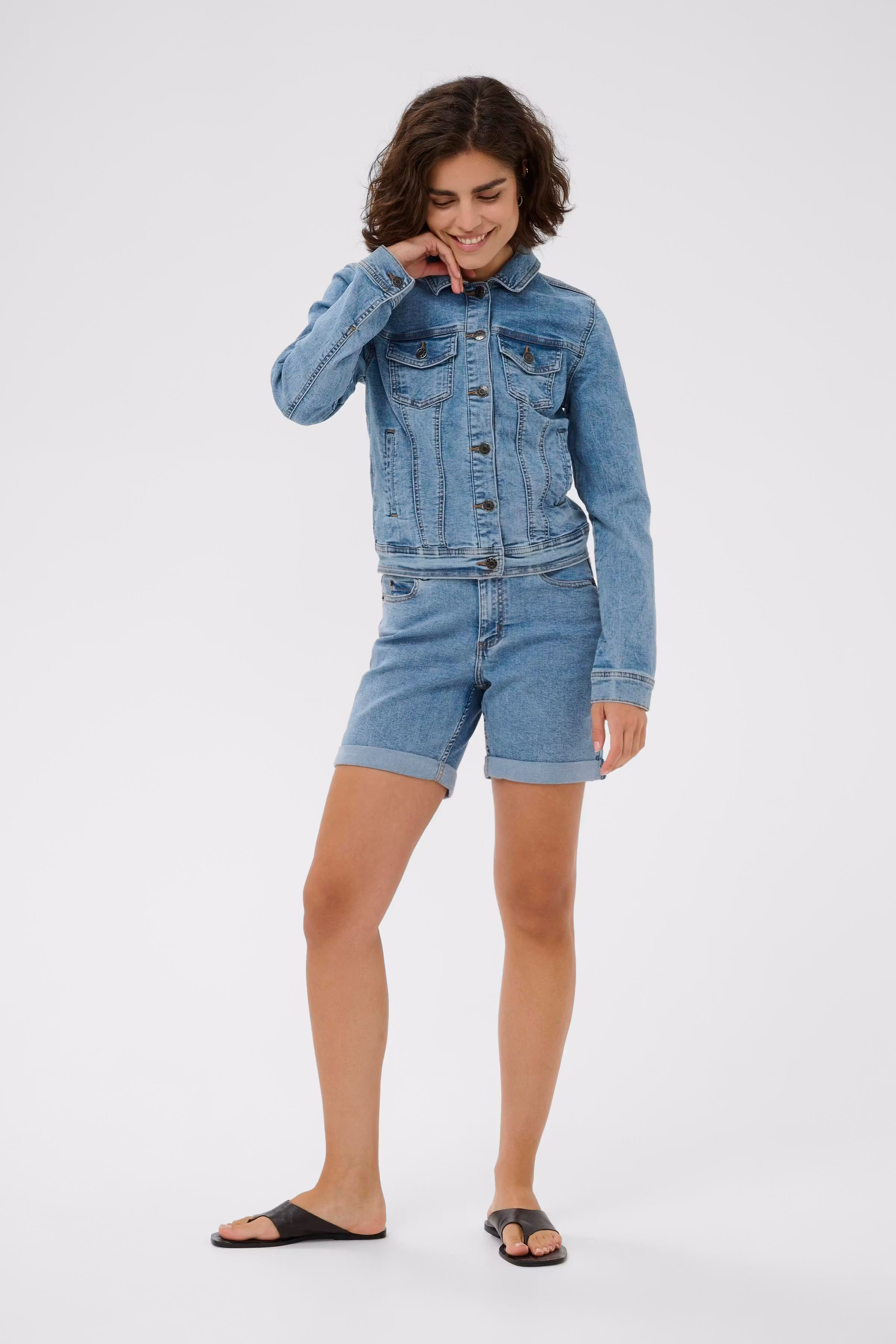 KAvilma Shorts LOOKBOOK FRONT 10511487-103166