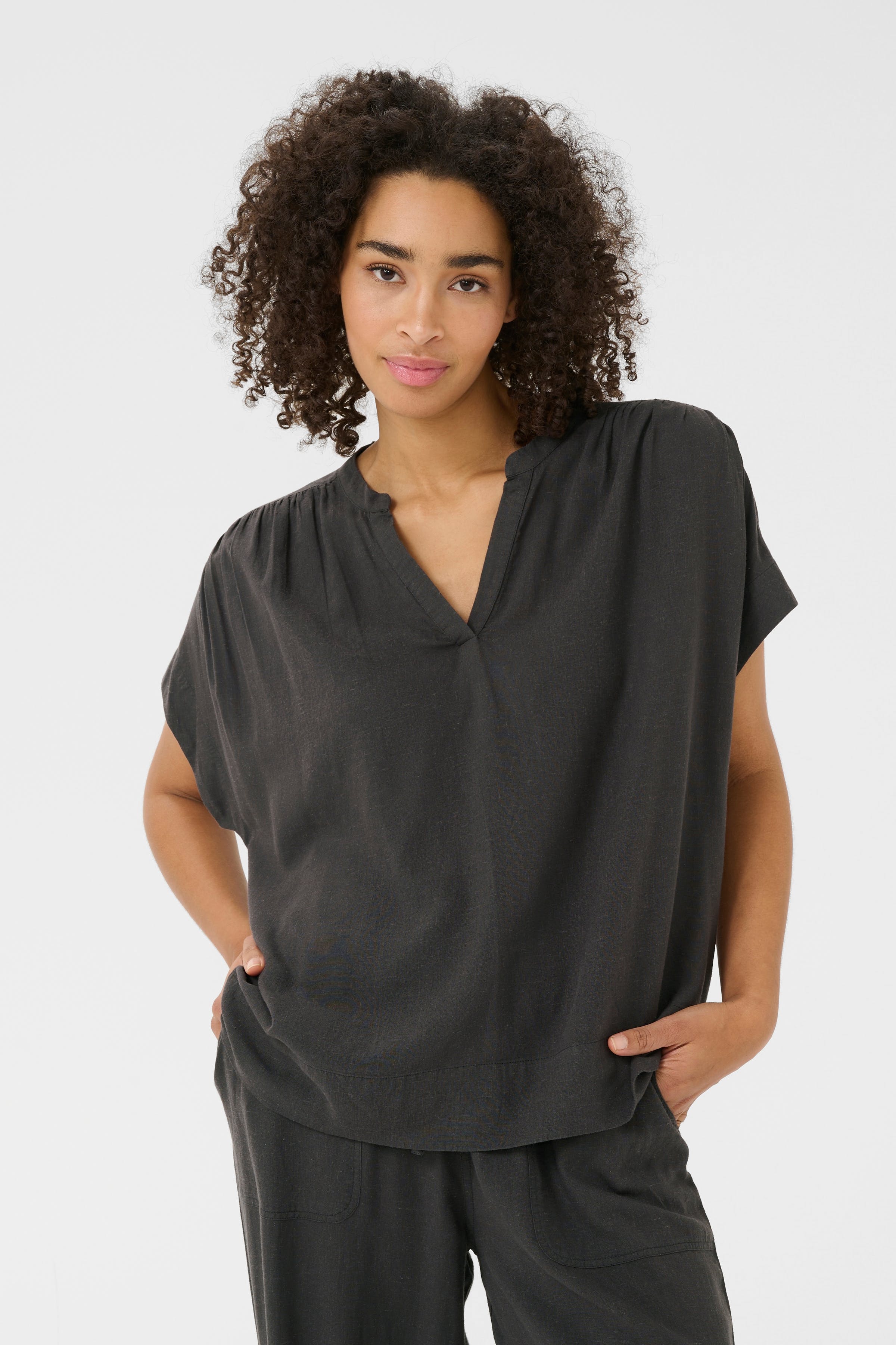 KAmilia Top aus Leinen LOOKBOOK FRONT 10509670-190205