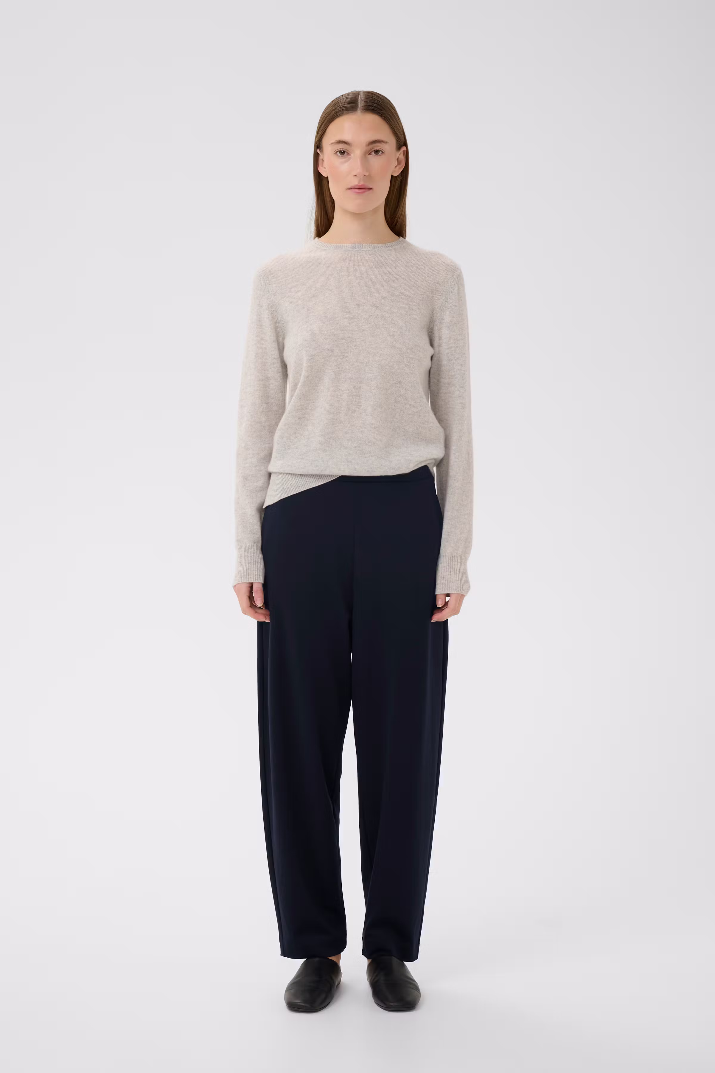 BekyIW Barrel Trousers LOOKBOOK FRONT 30111195-300005