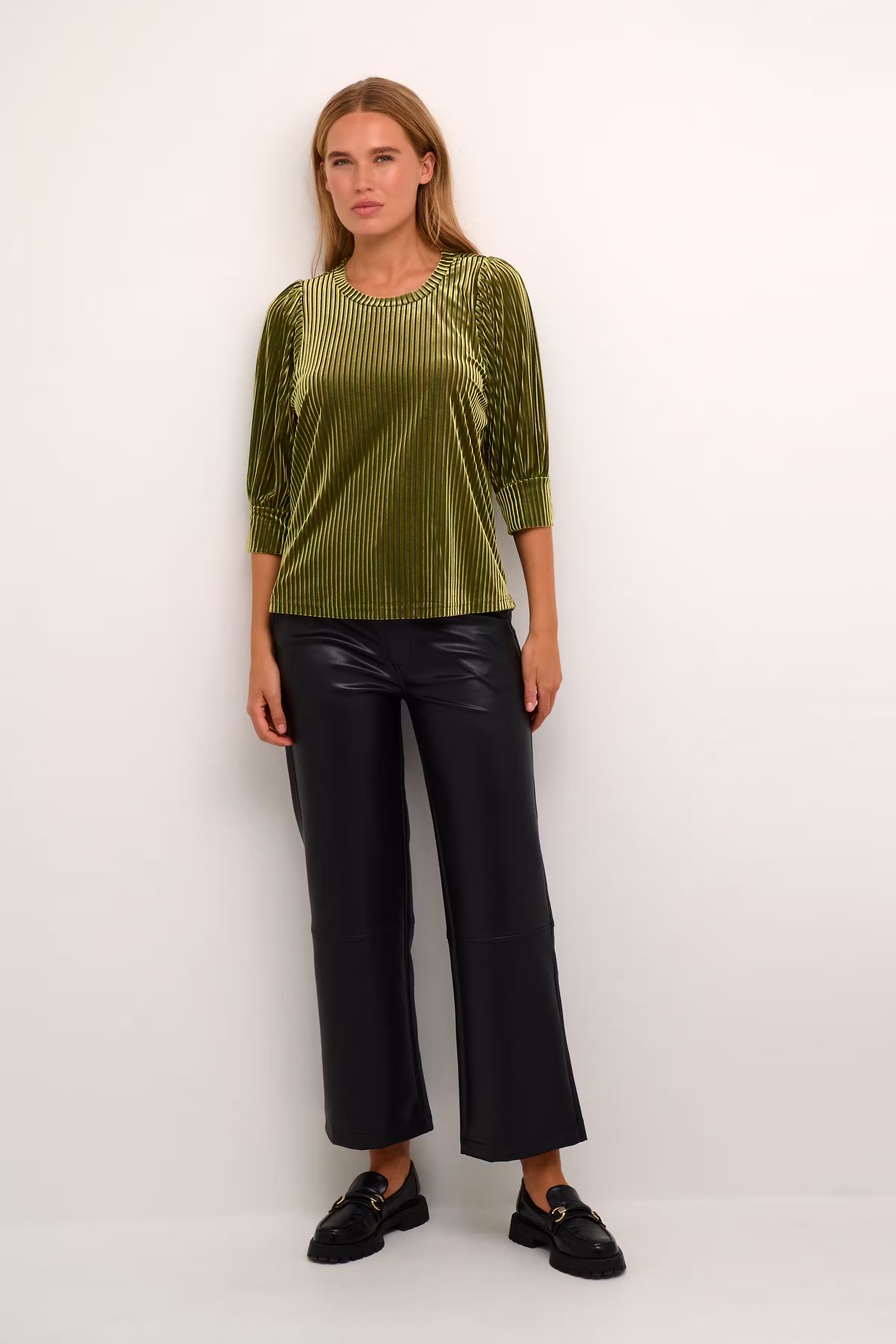 KAcaca Velourbluse LOOKBOOK FRONT 10503887-170636