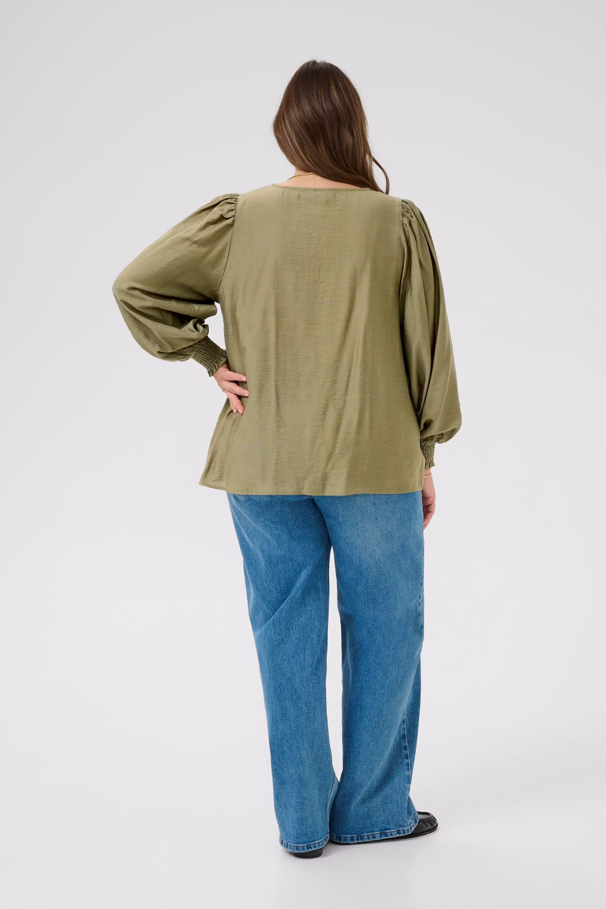 KCsofia Blouse LOOKBOOK BACK 10583889-170517