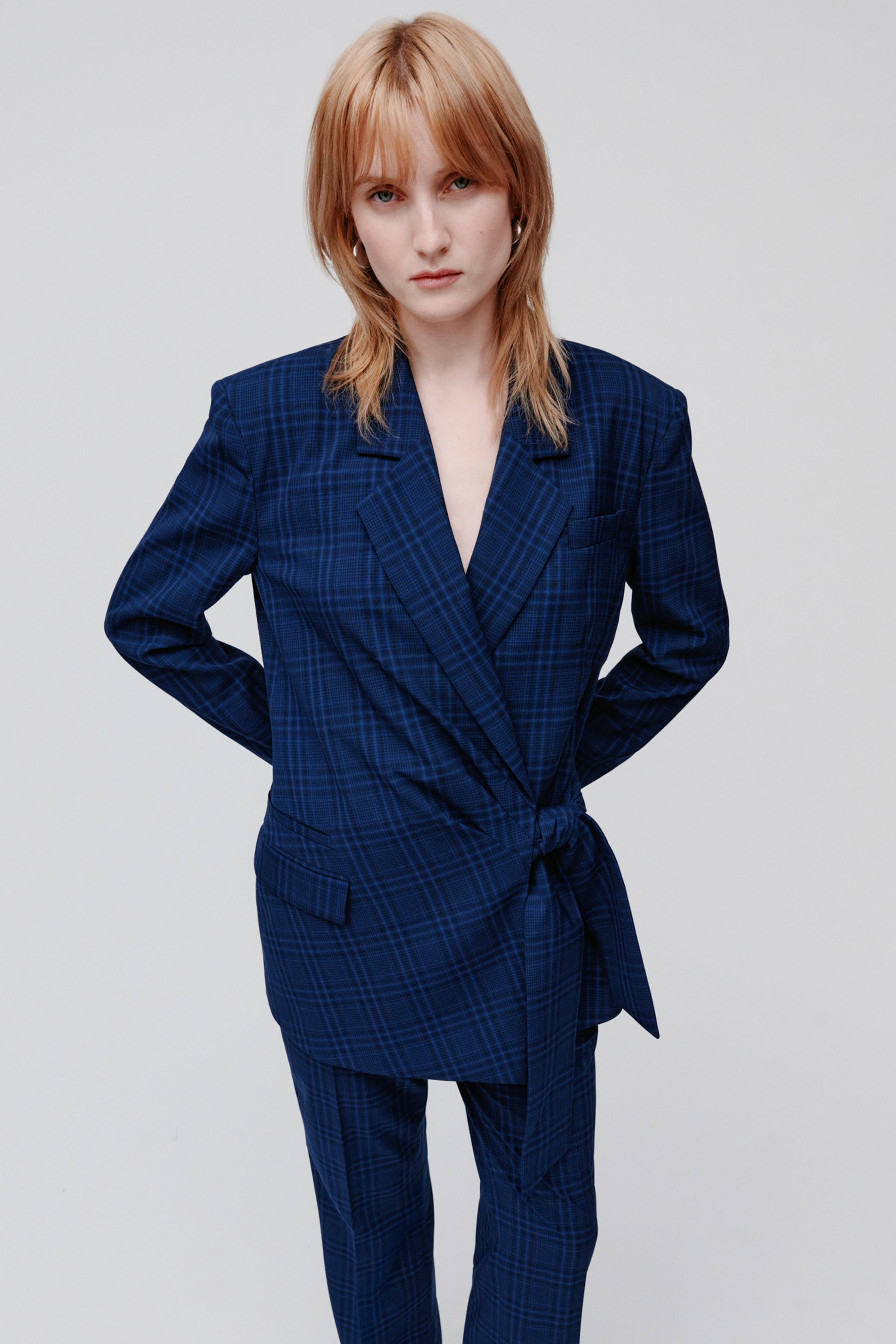 JOELLE Blazer LOOKBOOK FRONT 30600698-MC2157