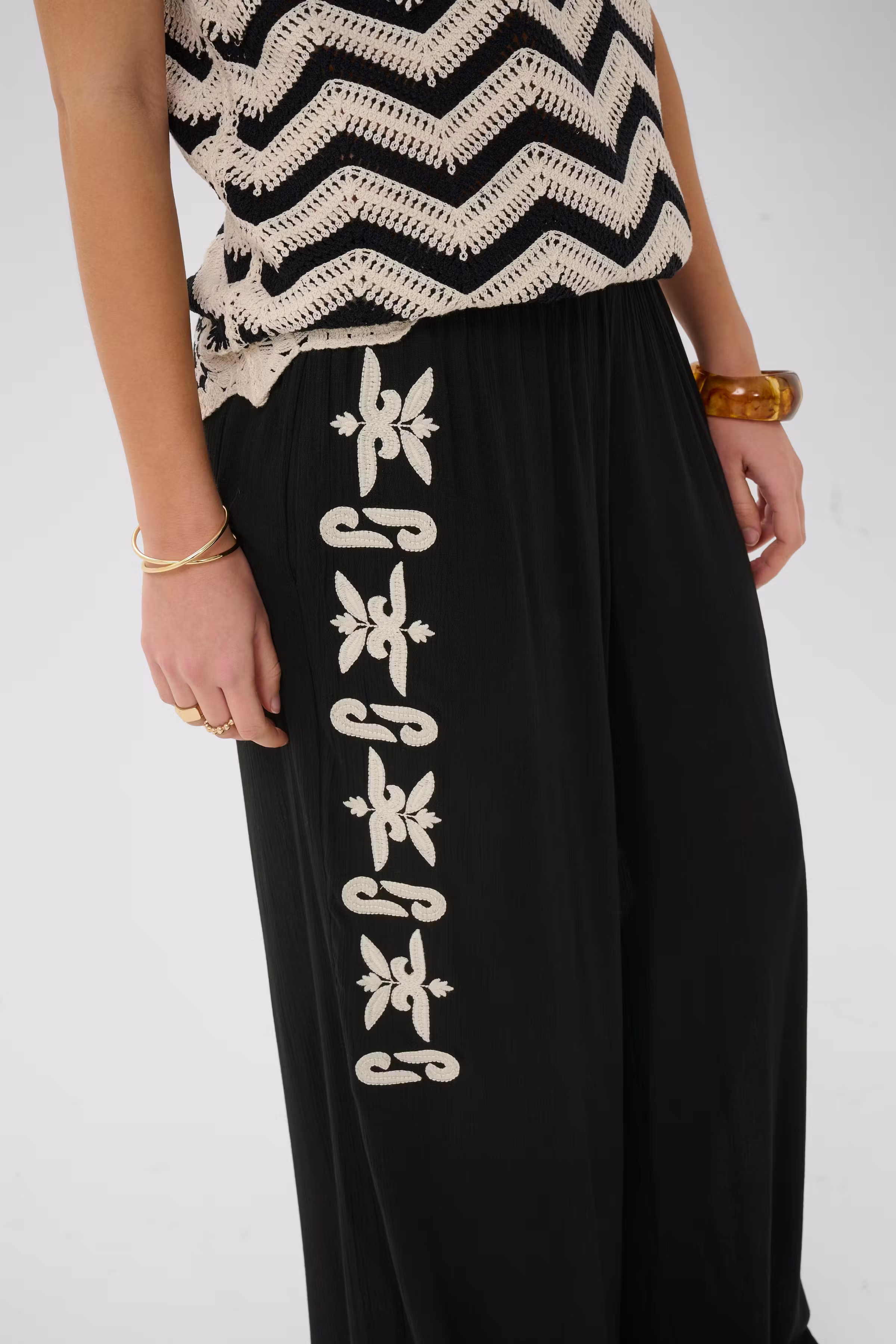 CRAllie Hose LOOKBOOK DETAIL 10615017-100120