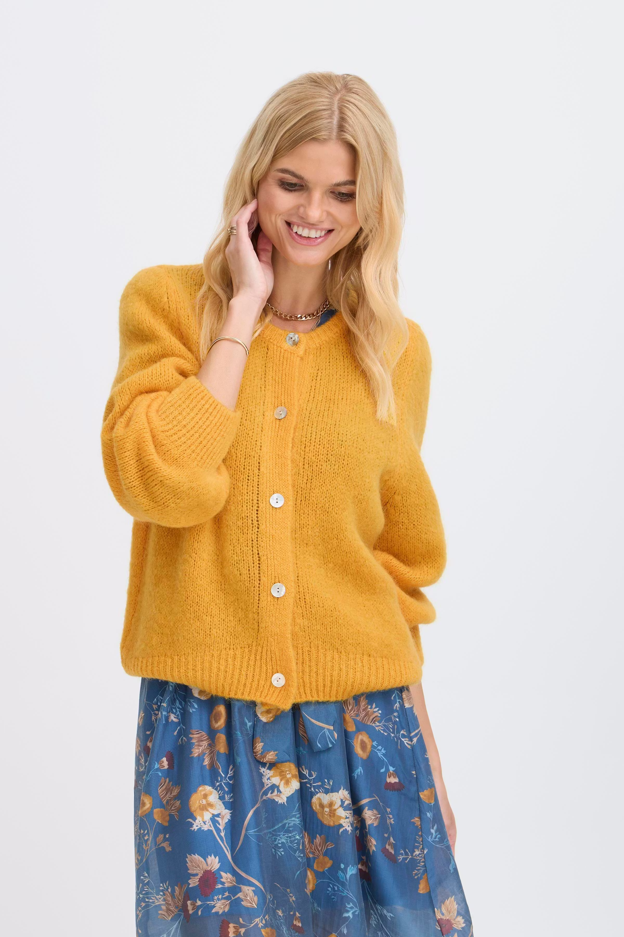 SBGULVIG Cardigan LOOKBOOK FRONT 22100655-150948