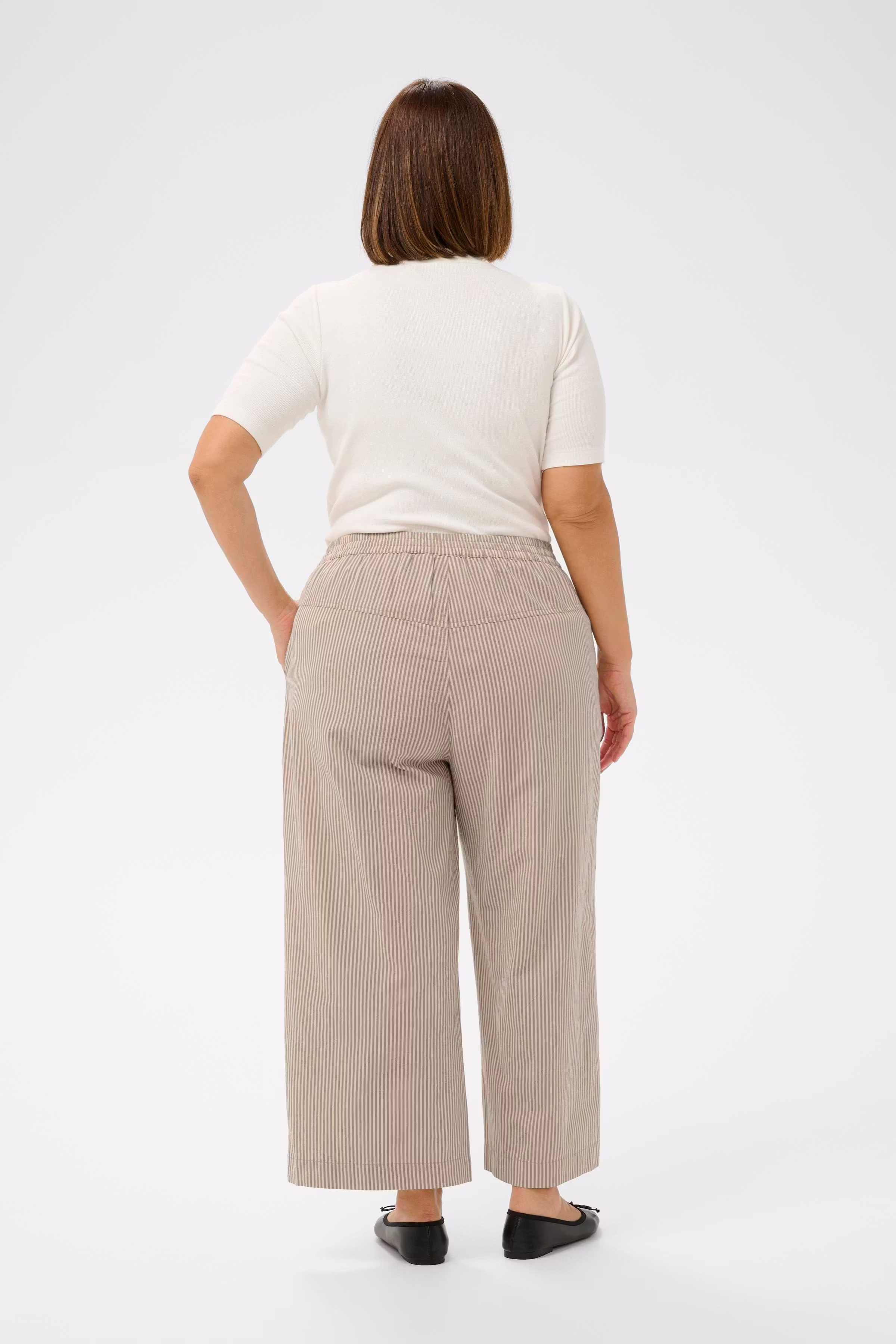 KCnana Trousers LOOKBOOK BACK 10583312-107706