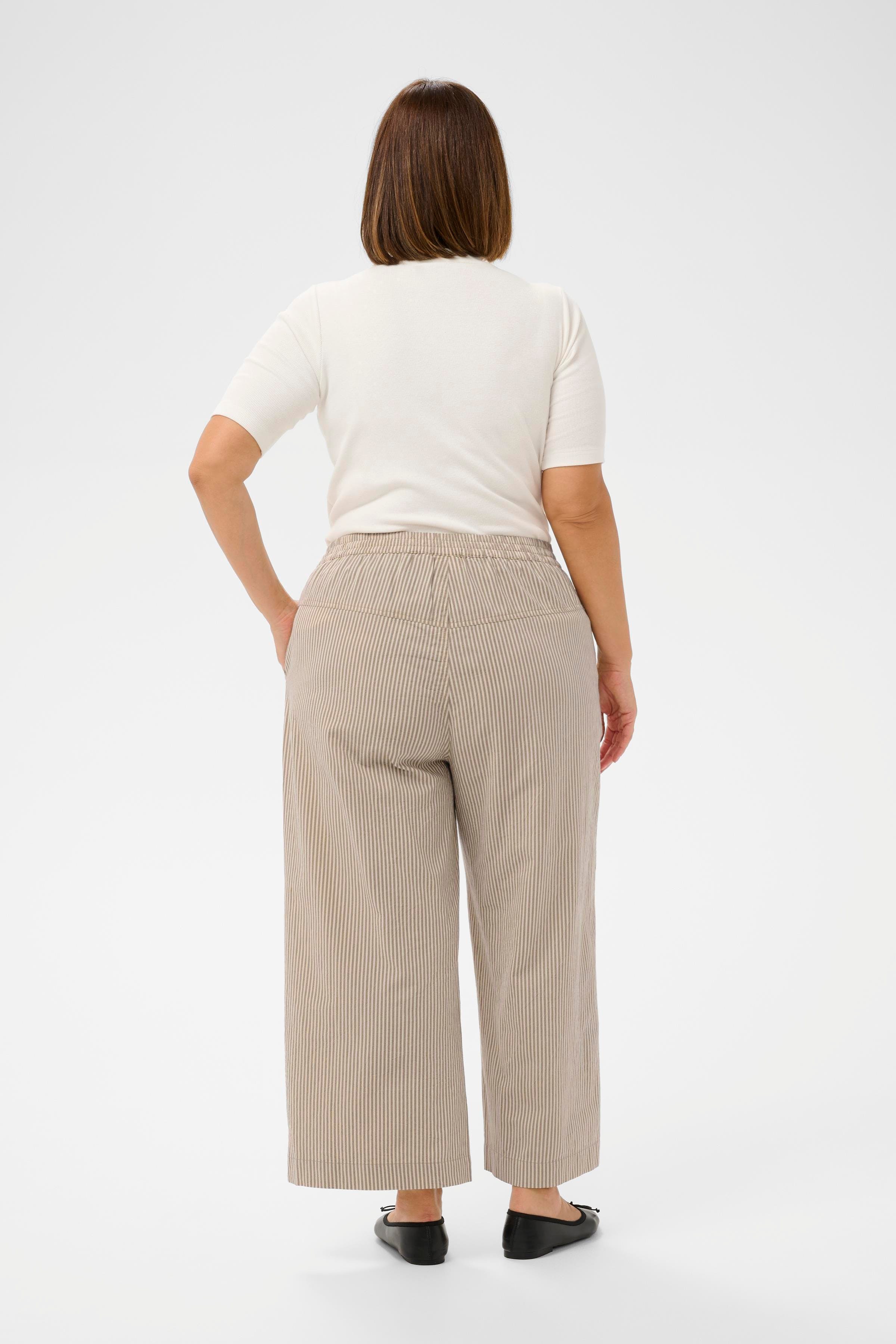 KCnana Pantalon LOOKBOOK BACK 10583312-107706