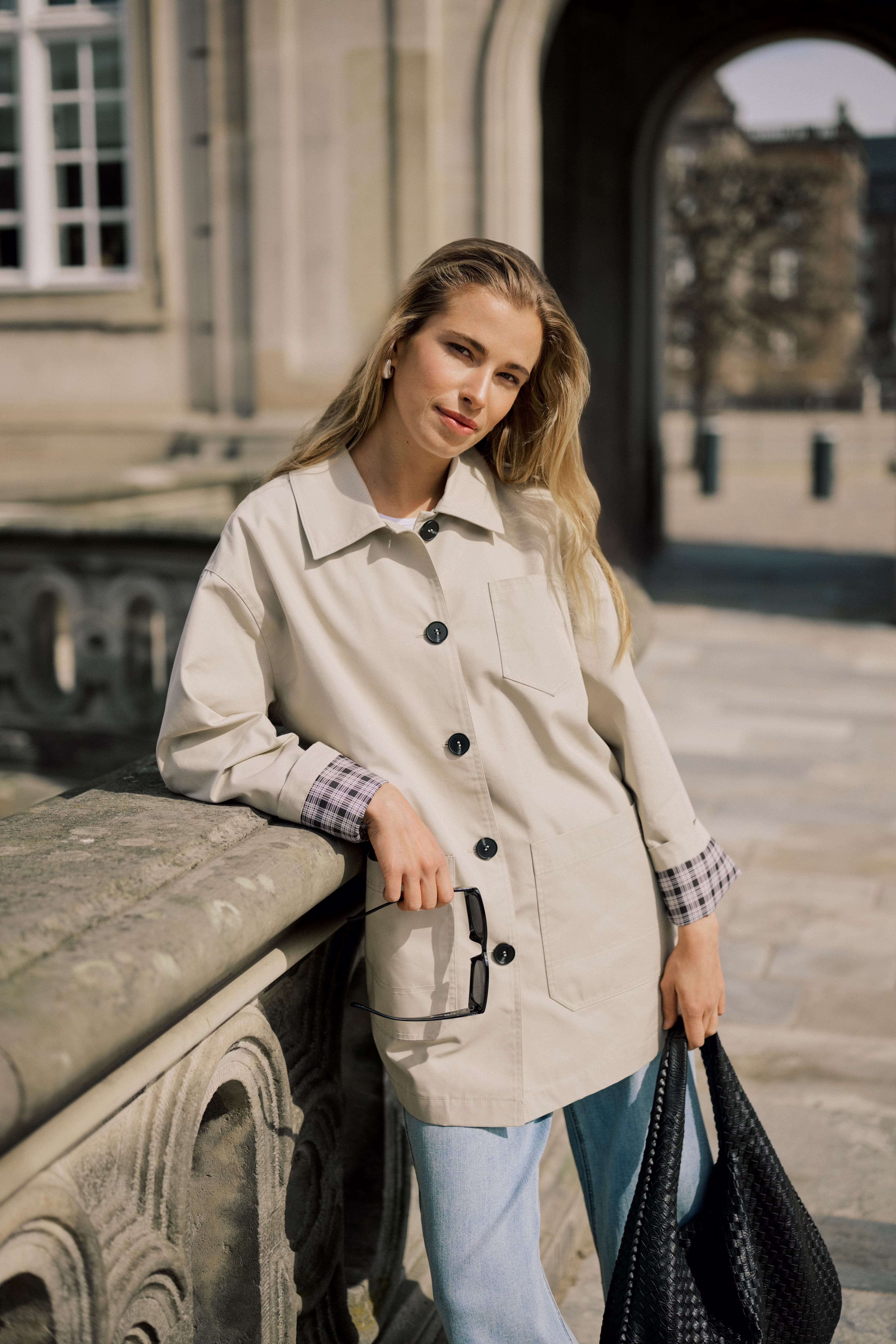 KAvalentina Mantel LOCATION NONE 10511074-151305