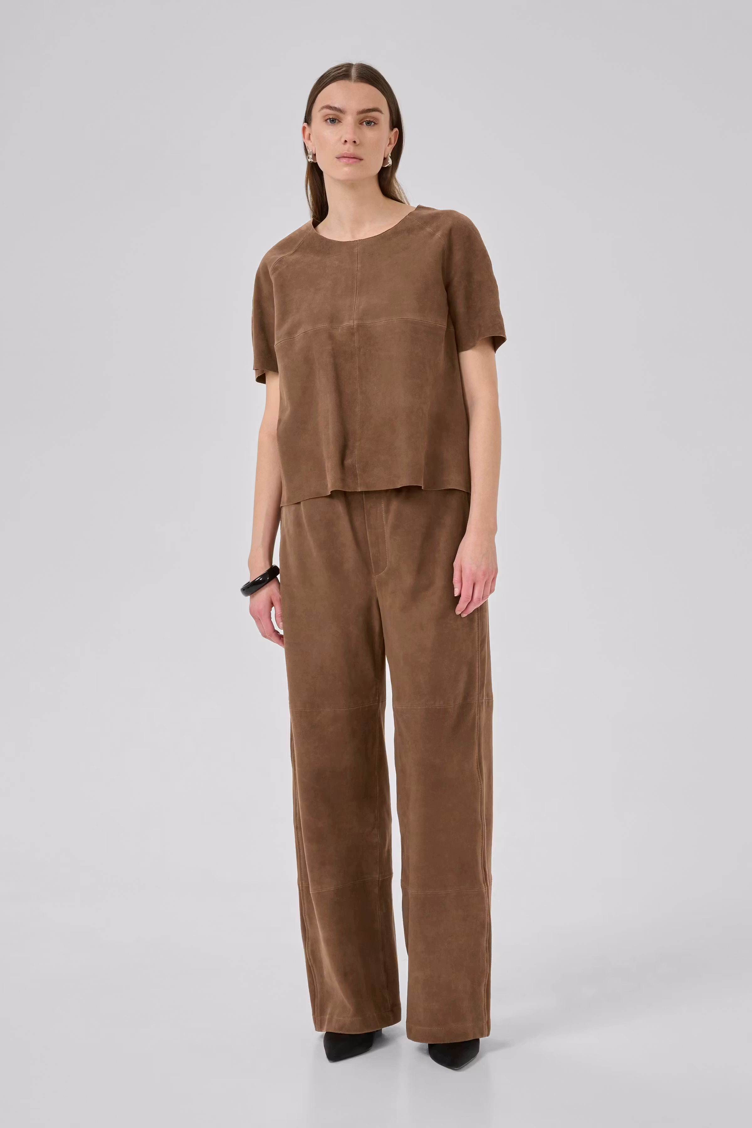 PetraMW Wildlederhose LOOKBOOK FRONT 10705272-108114