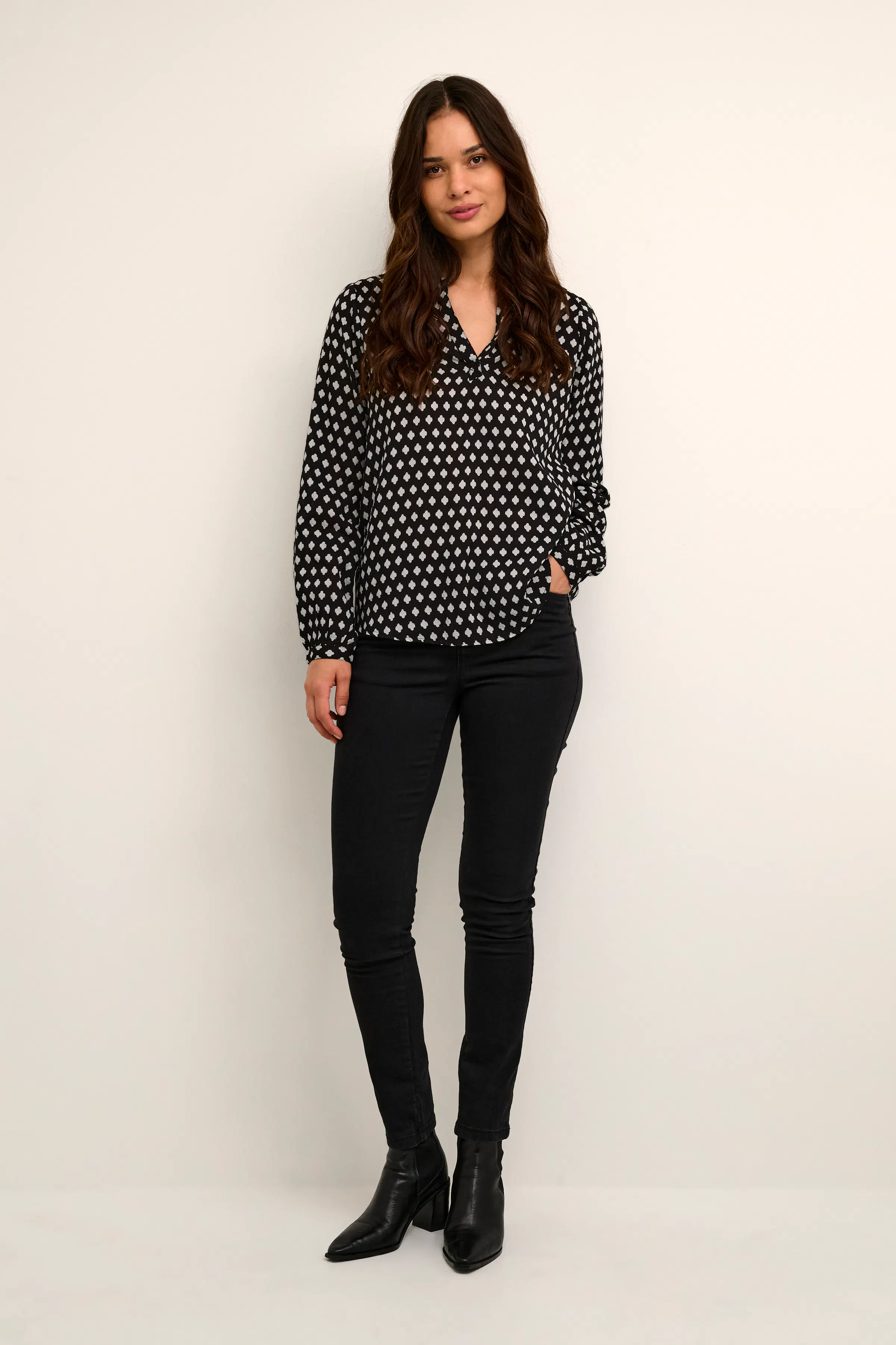 KAleah Bluse LOOKBOOK FRONT 10504992-100813