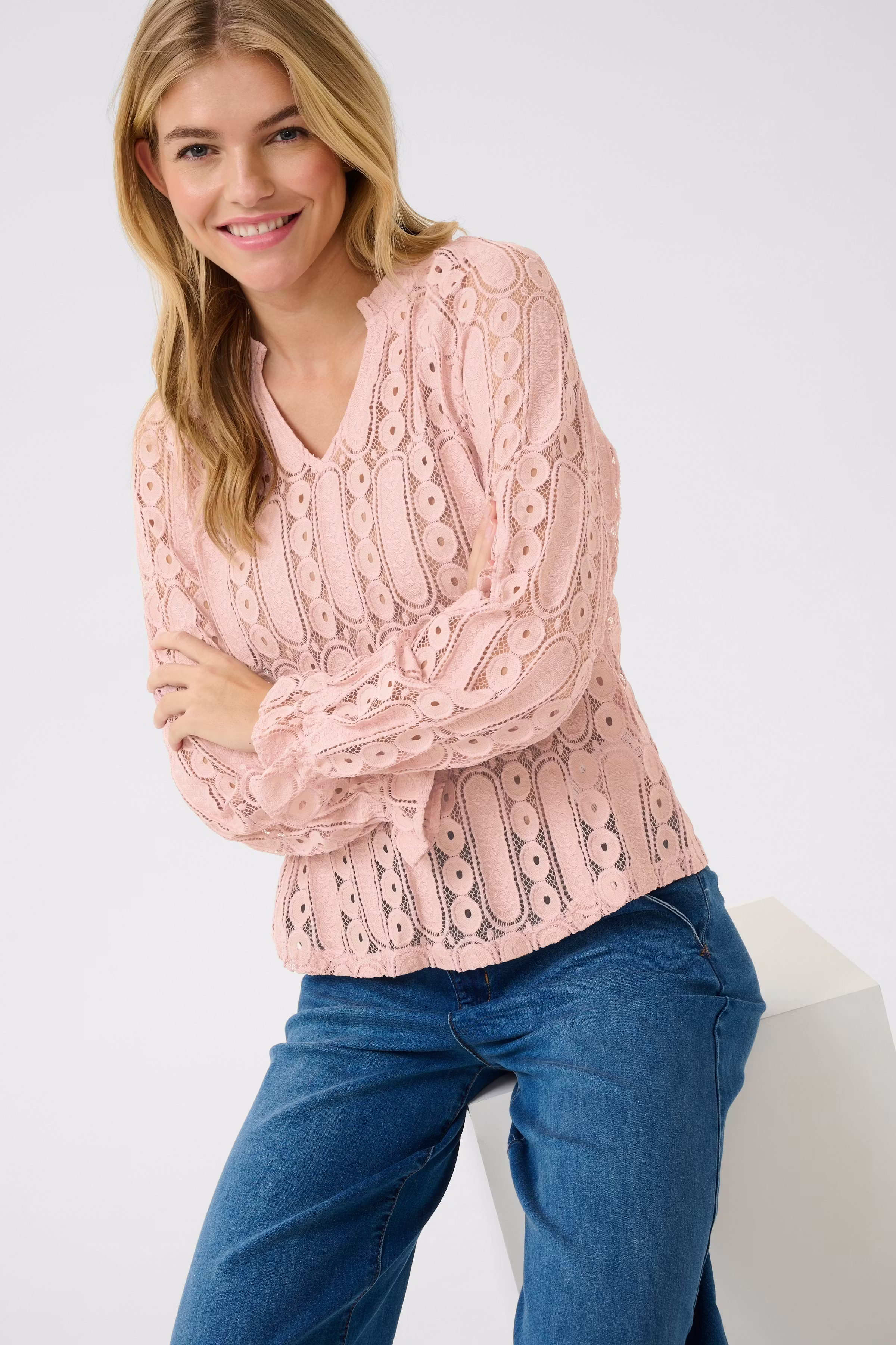 CRTully Blouse LOOKBOOK DETAIL 10613676-141803