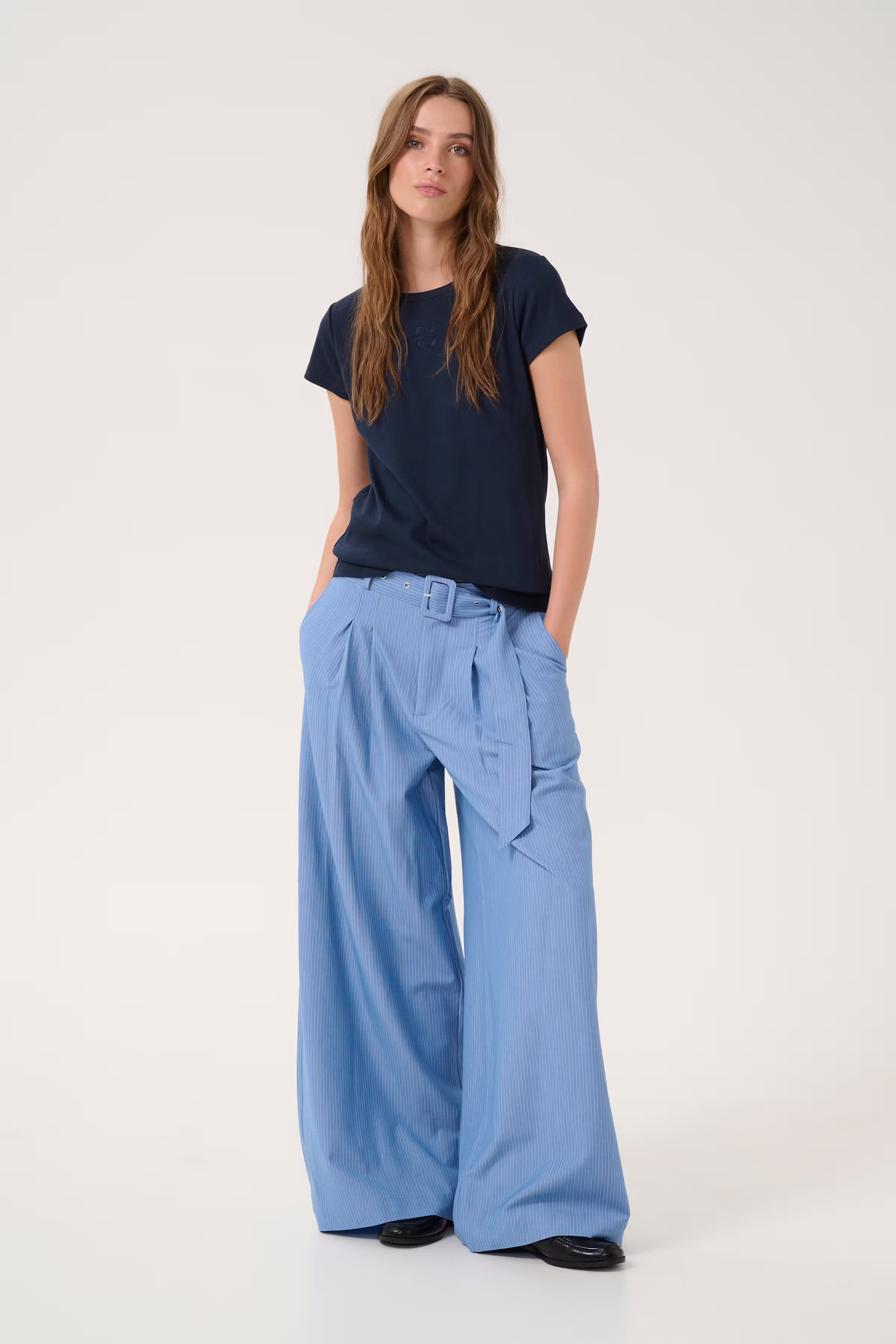 09 THE MANDY TEE LOOKBOOK FRONT 10704859-103565