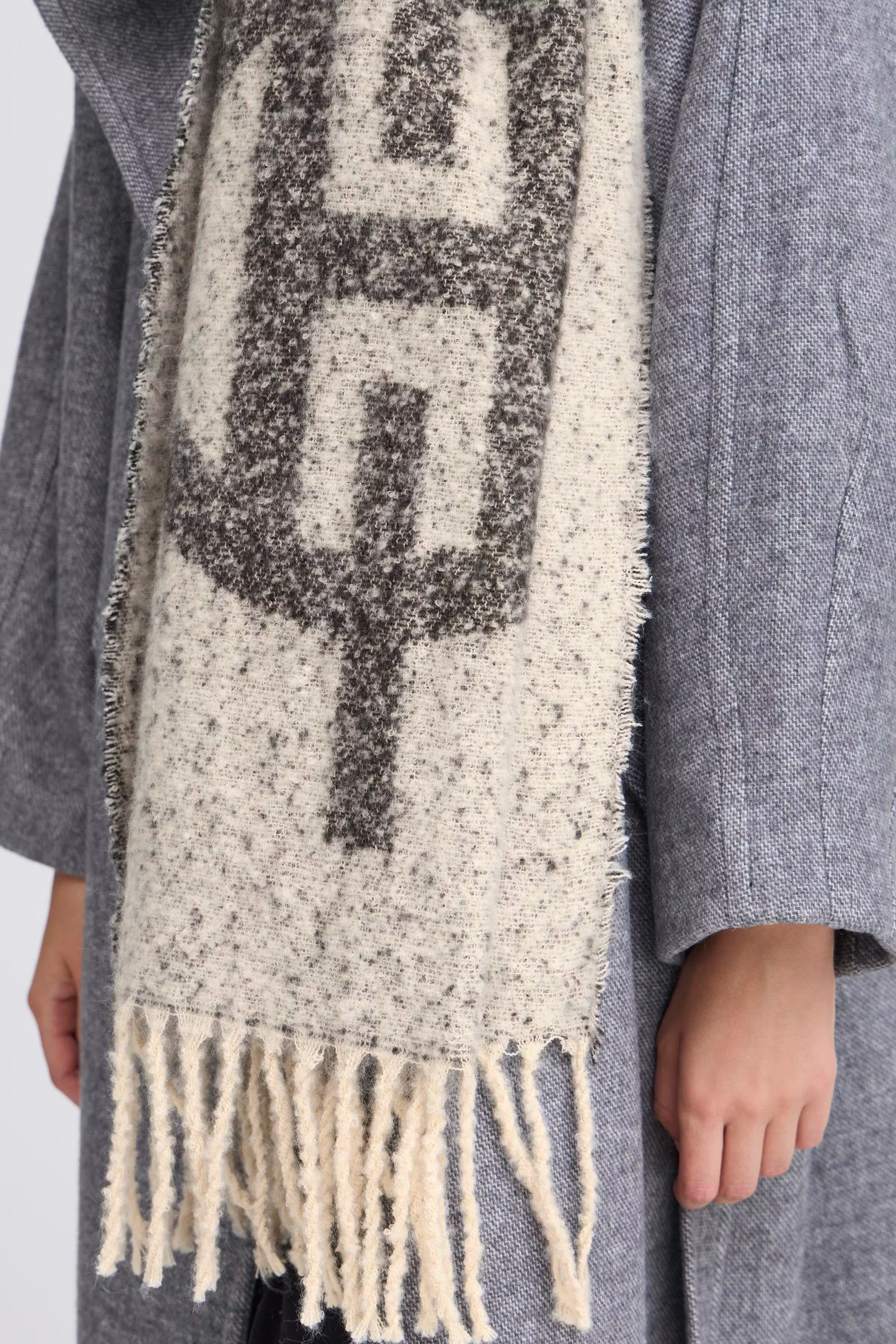 IALEGINA Scarf LOOKBOOK FRONT 20119807-194008