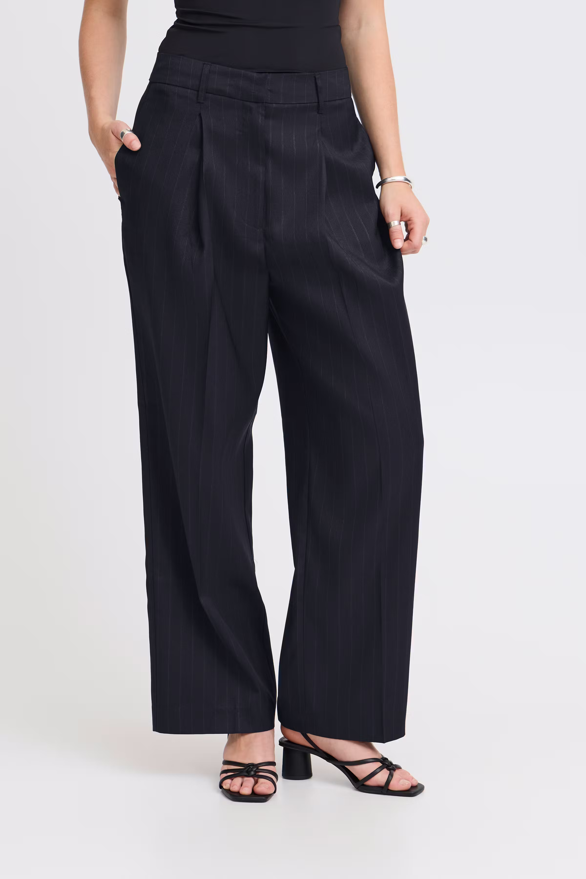 IHFIALO Broek LOOKBOOK FRONT 20121828-203906