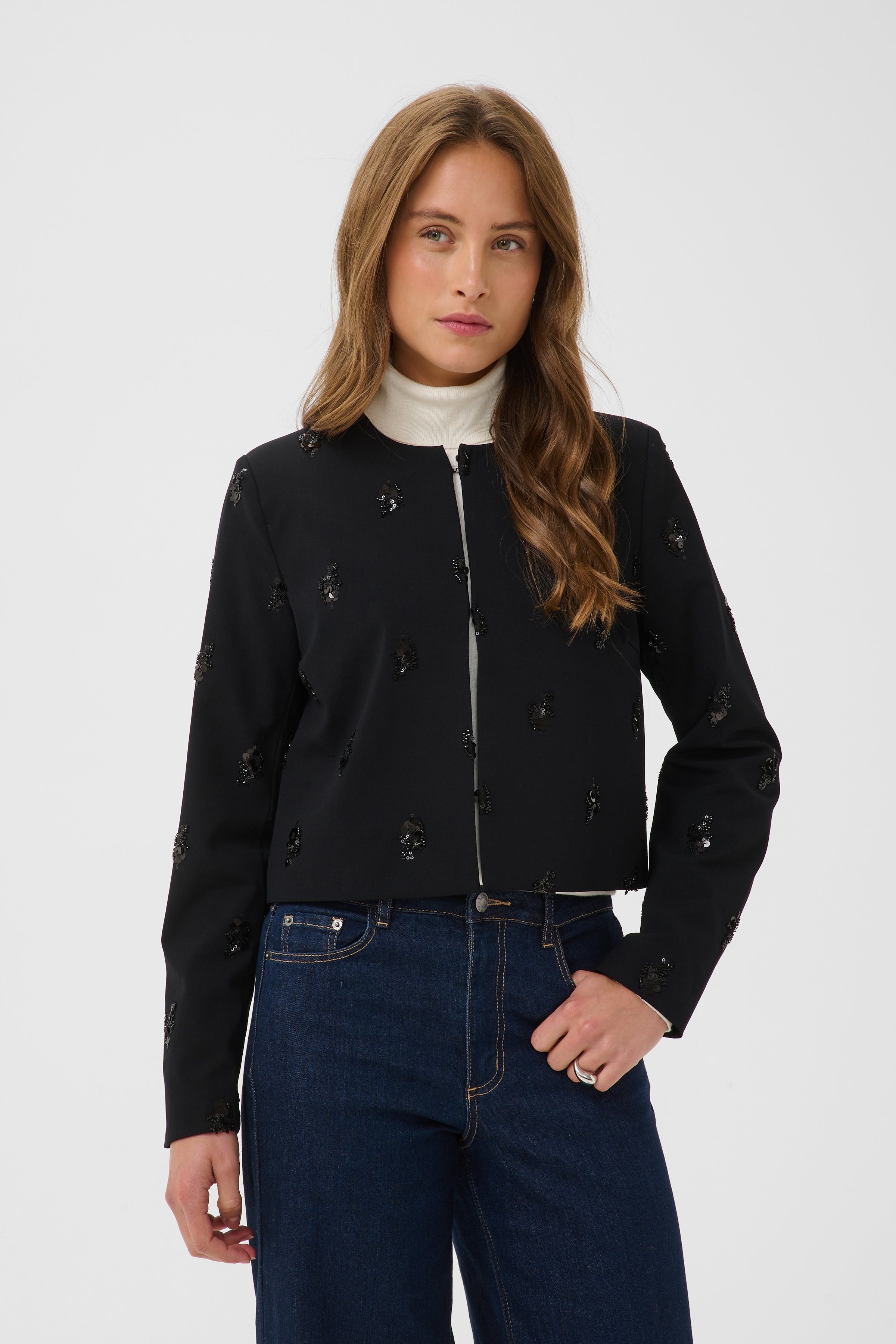 KAvally Blazer LOOKBOOK FRONT 10512465-1000646