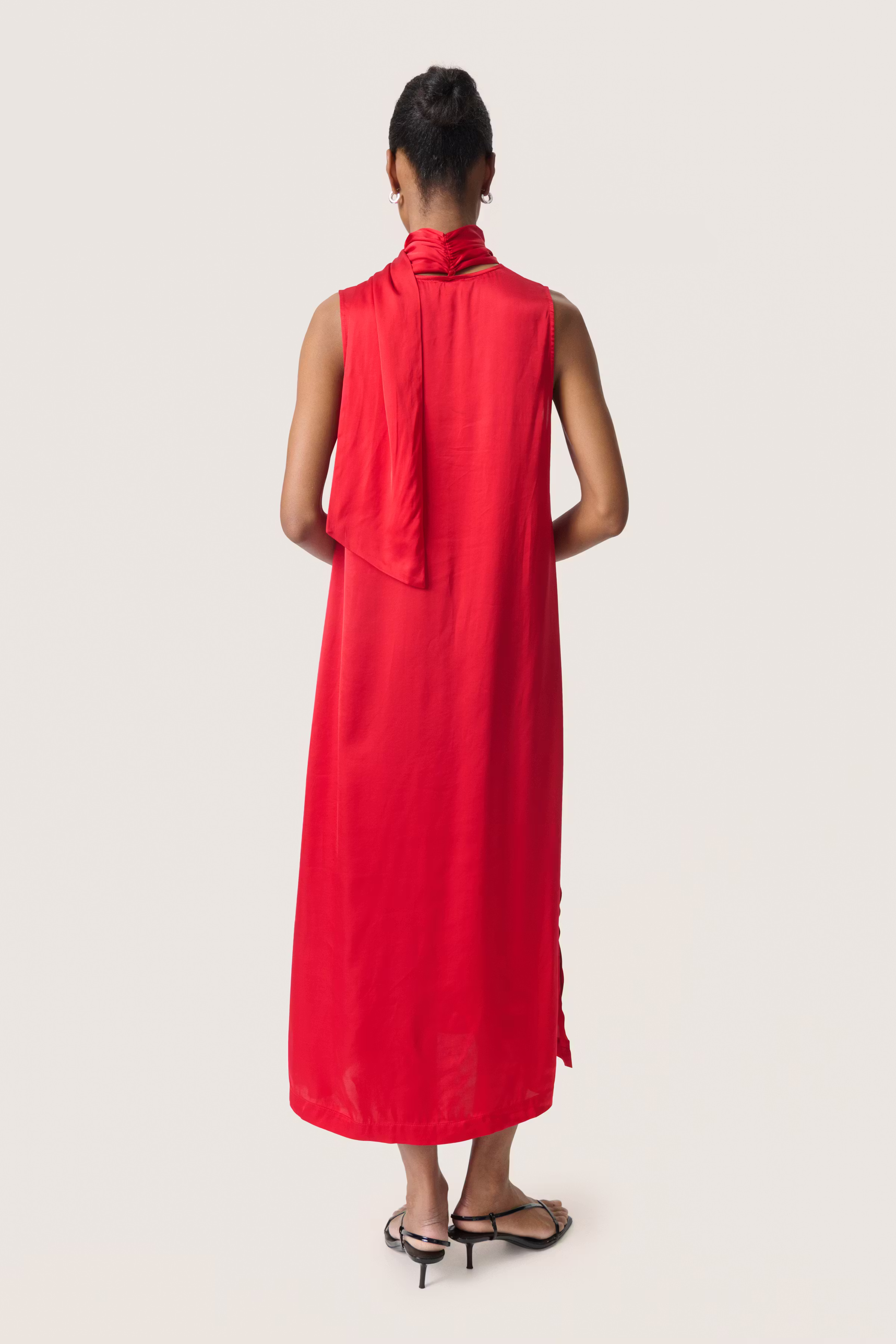 SLAsja Kleid LOOKBOOK BACK 30408350-181657