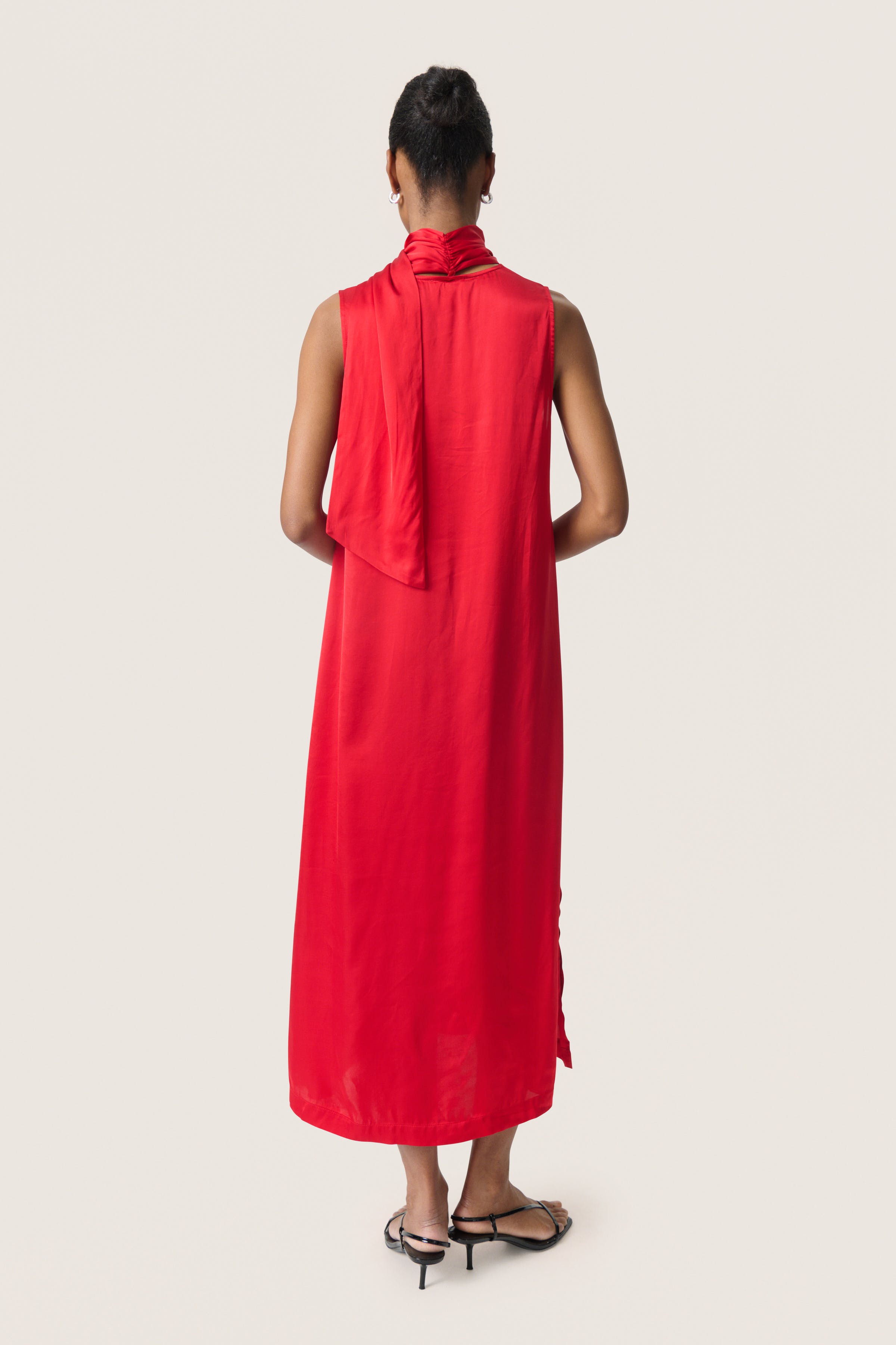 SLAsja Kleid LOOKBOOK BACK 30408350-181657