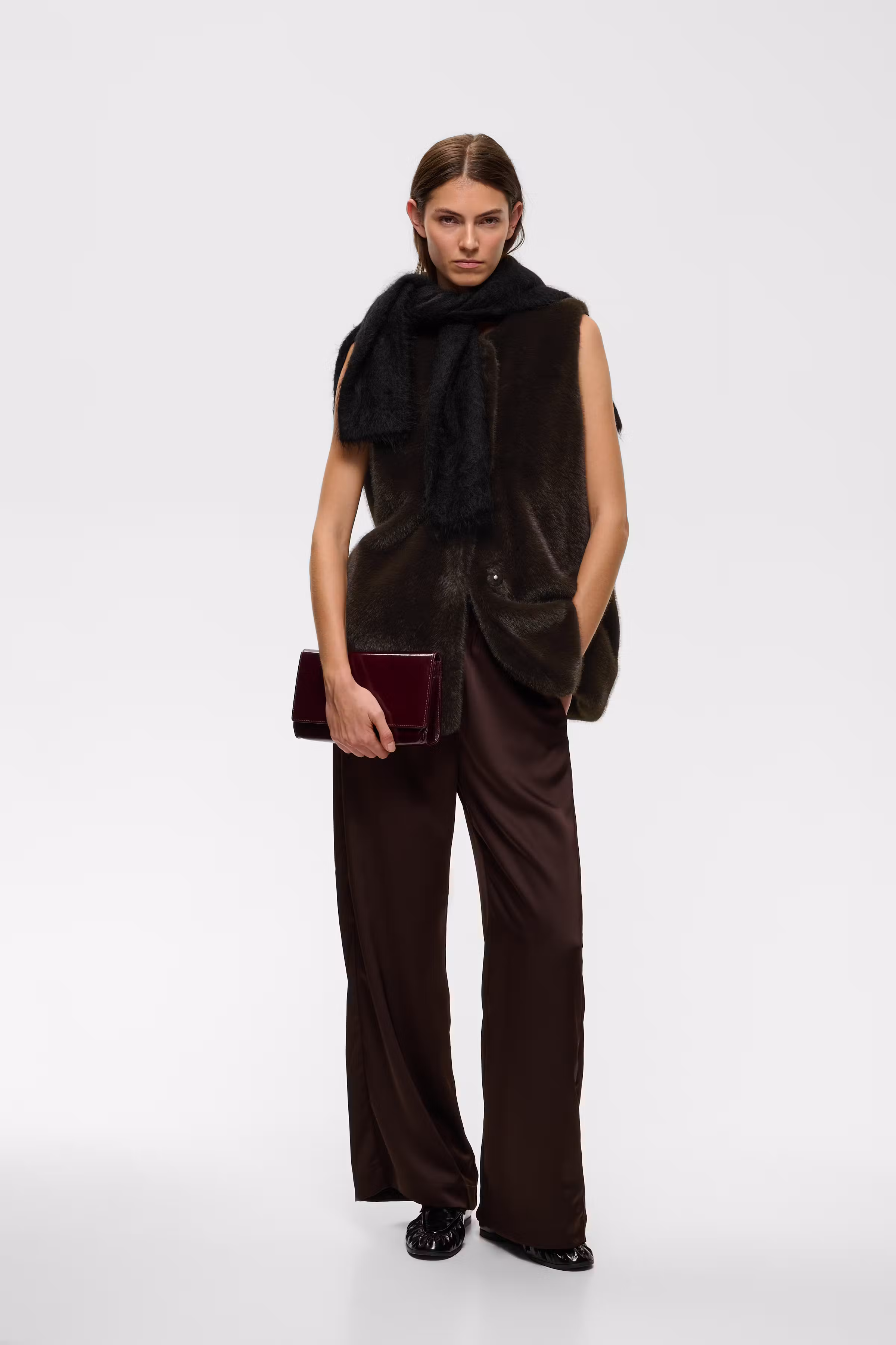 YASMINAHIW Weste LOOKBOOK FRONT 30112979-191109