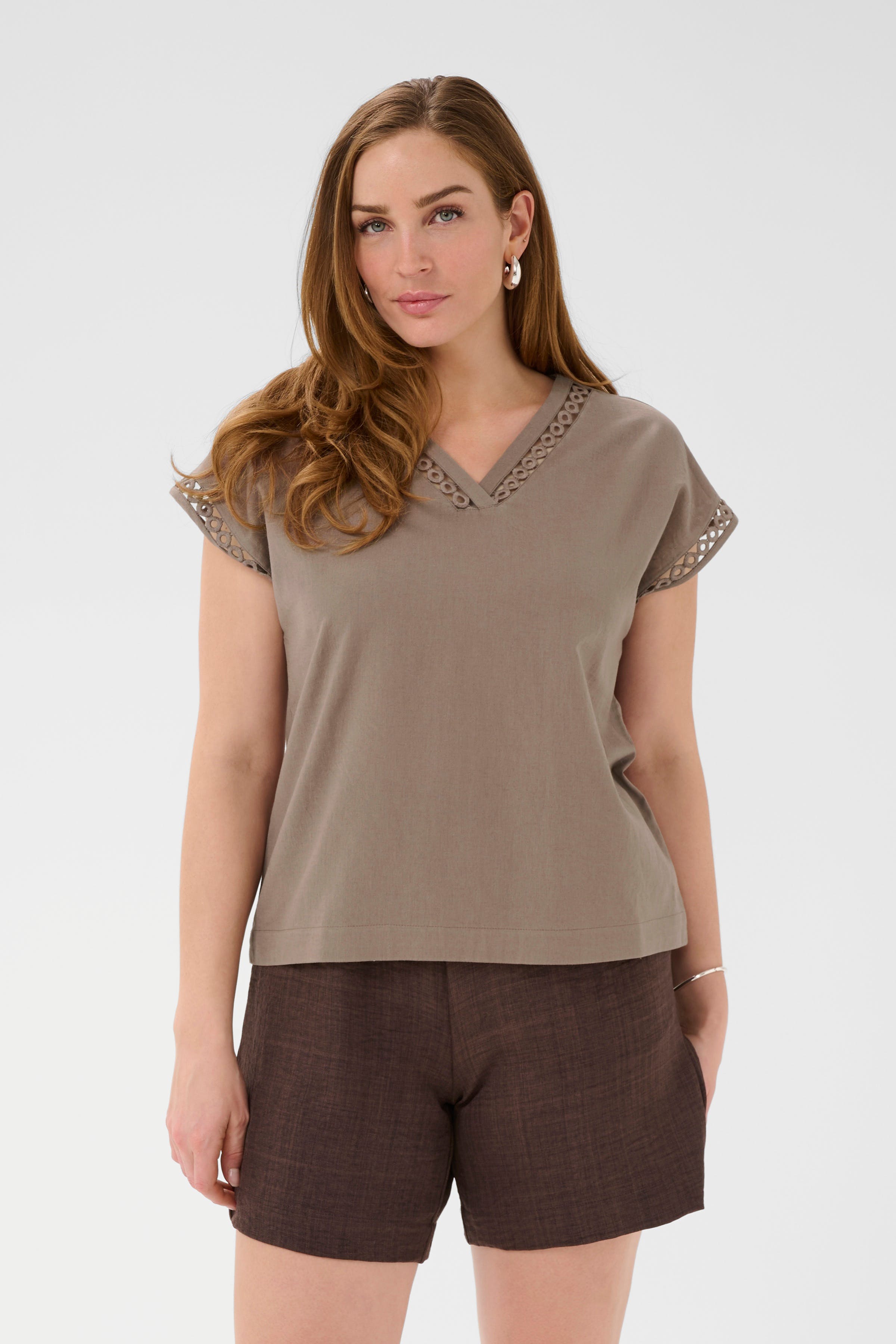 BPlilian Bluse LOOKBOOK FRONT 40200178-181304