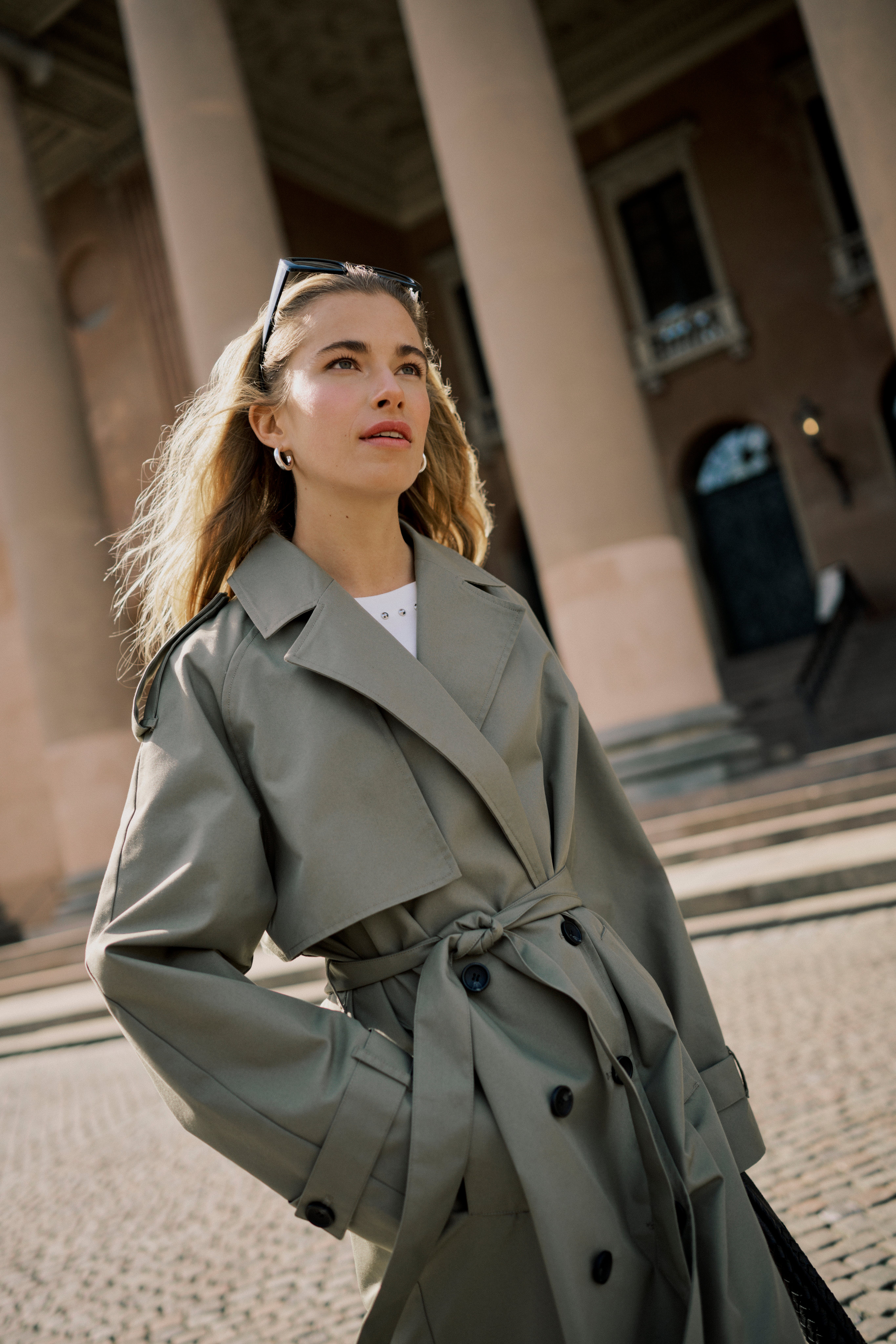 KAvalentina Mantel LOCATION NONE 10511102-170517