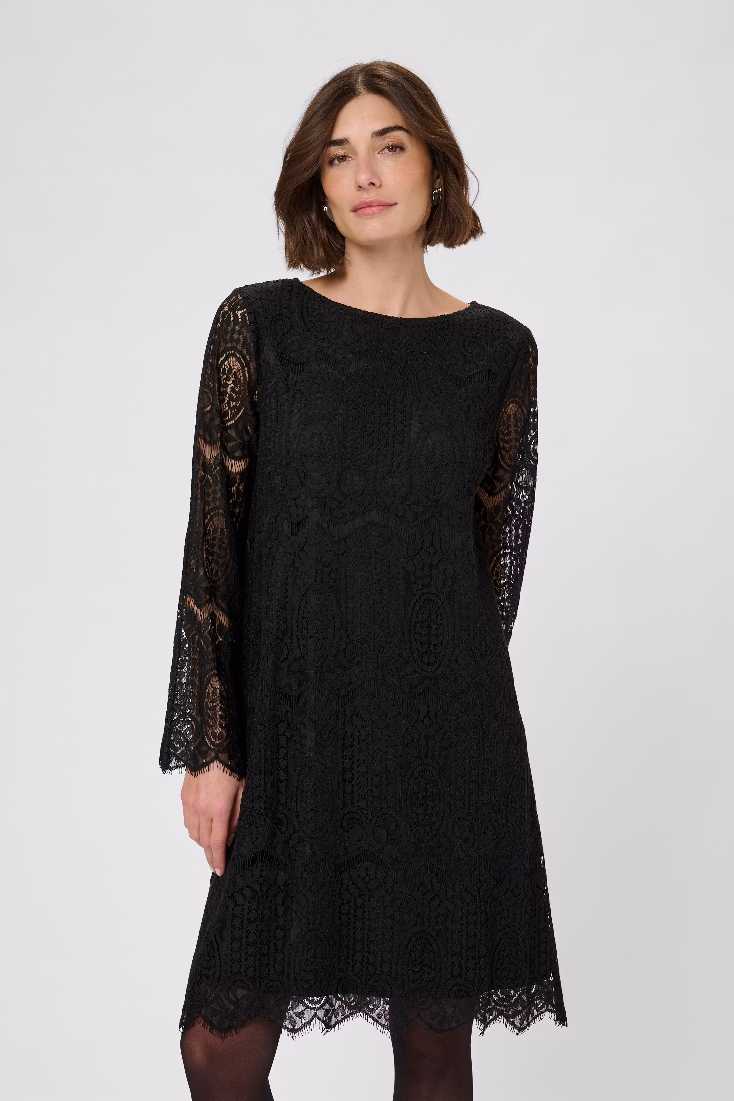 CUcroba Spitzenkleid LOOKBOOK FRONT 50112370-500012