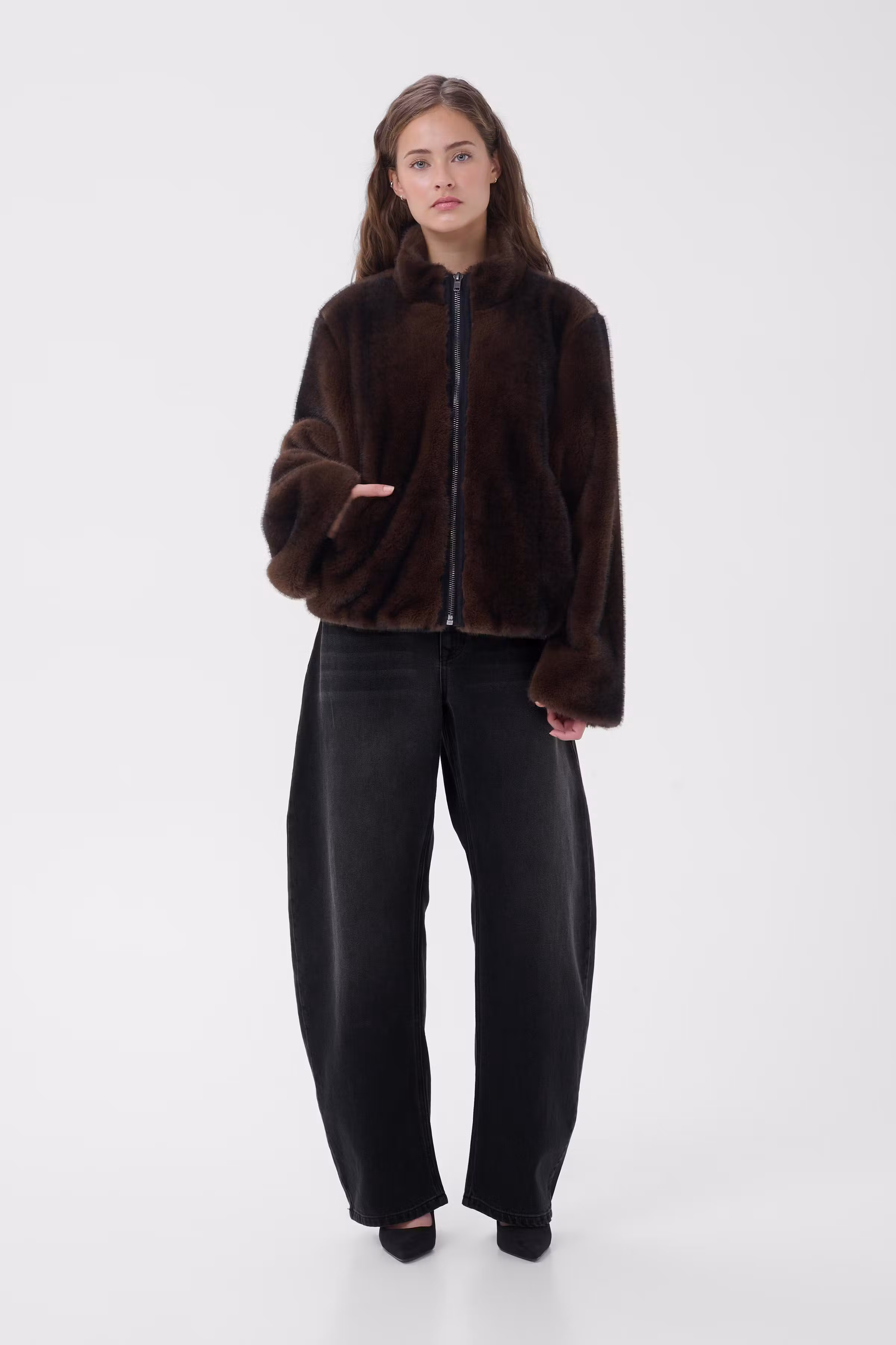 MWRemmie Barrel jeans LOOKBOOK FRONT 10705635-100070