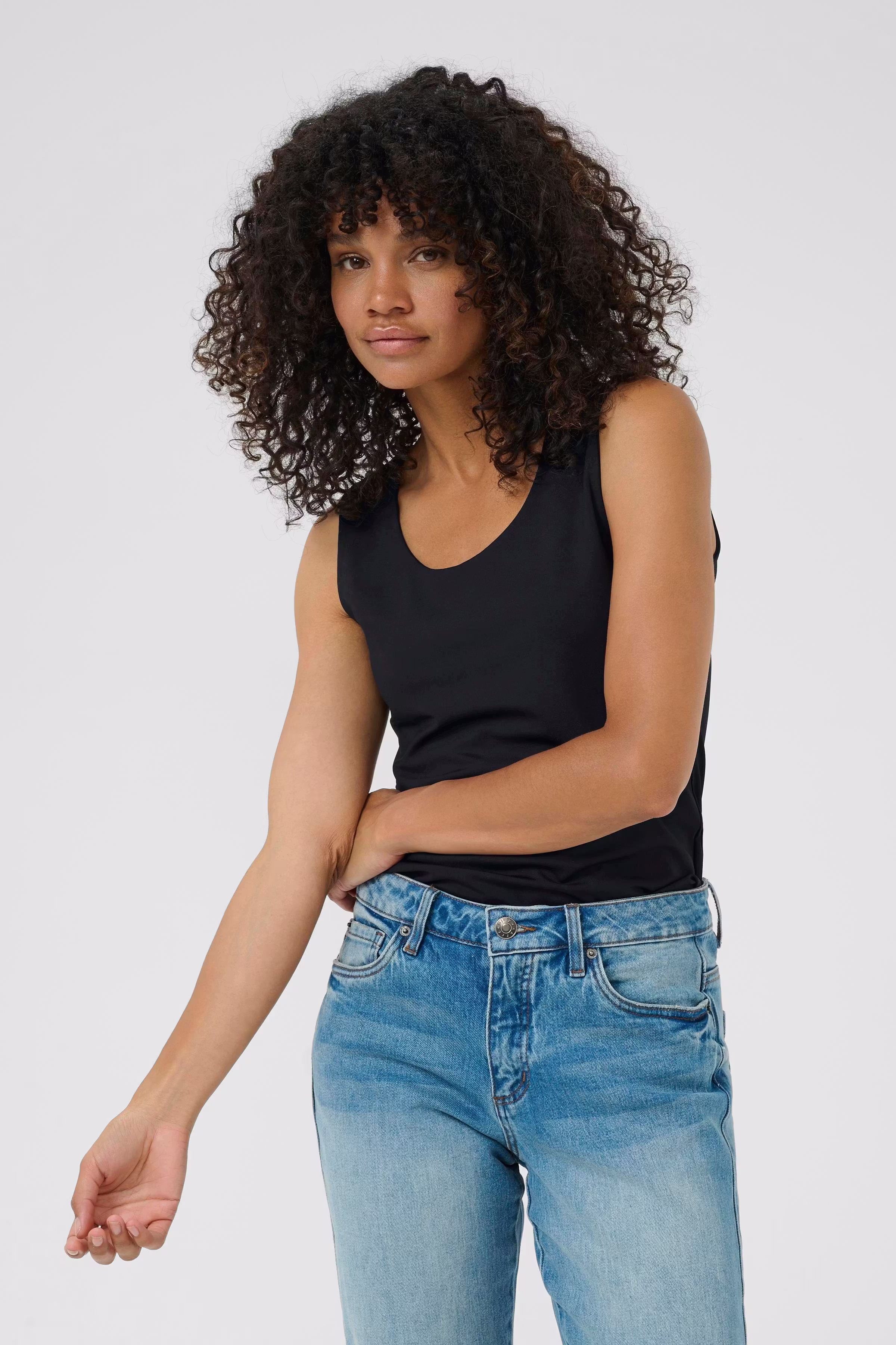 KAarina Top LOOKBOOK FRONT 10510692-100121