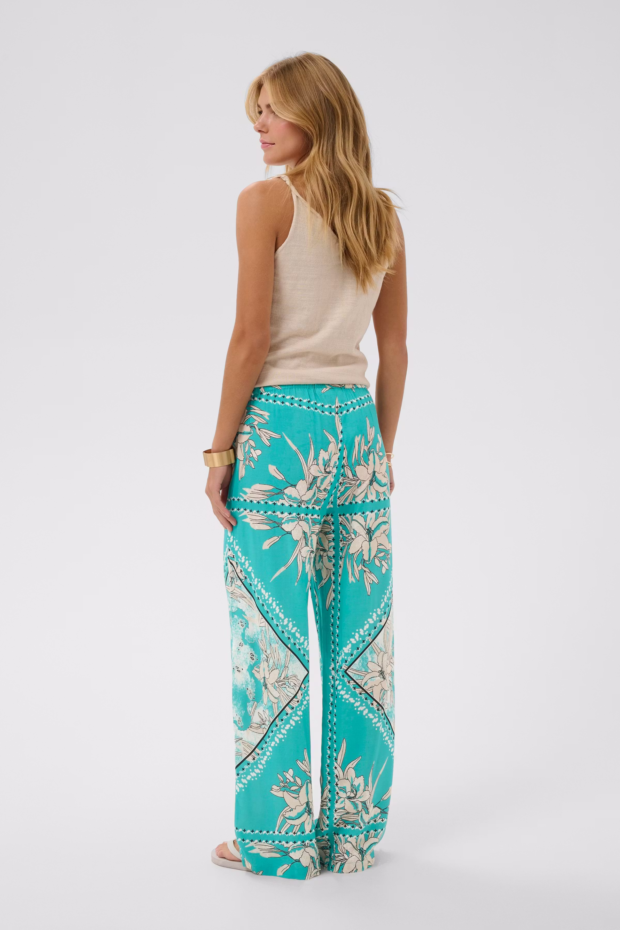 CRTiah Trousers LOOKBOOK BACK 10611497-109338