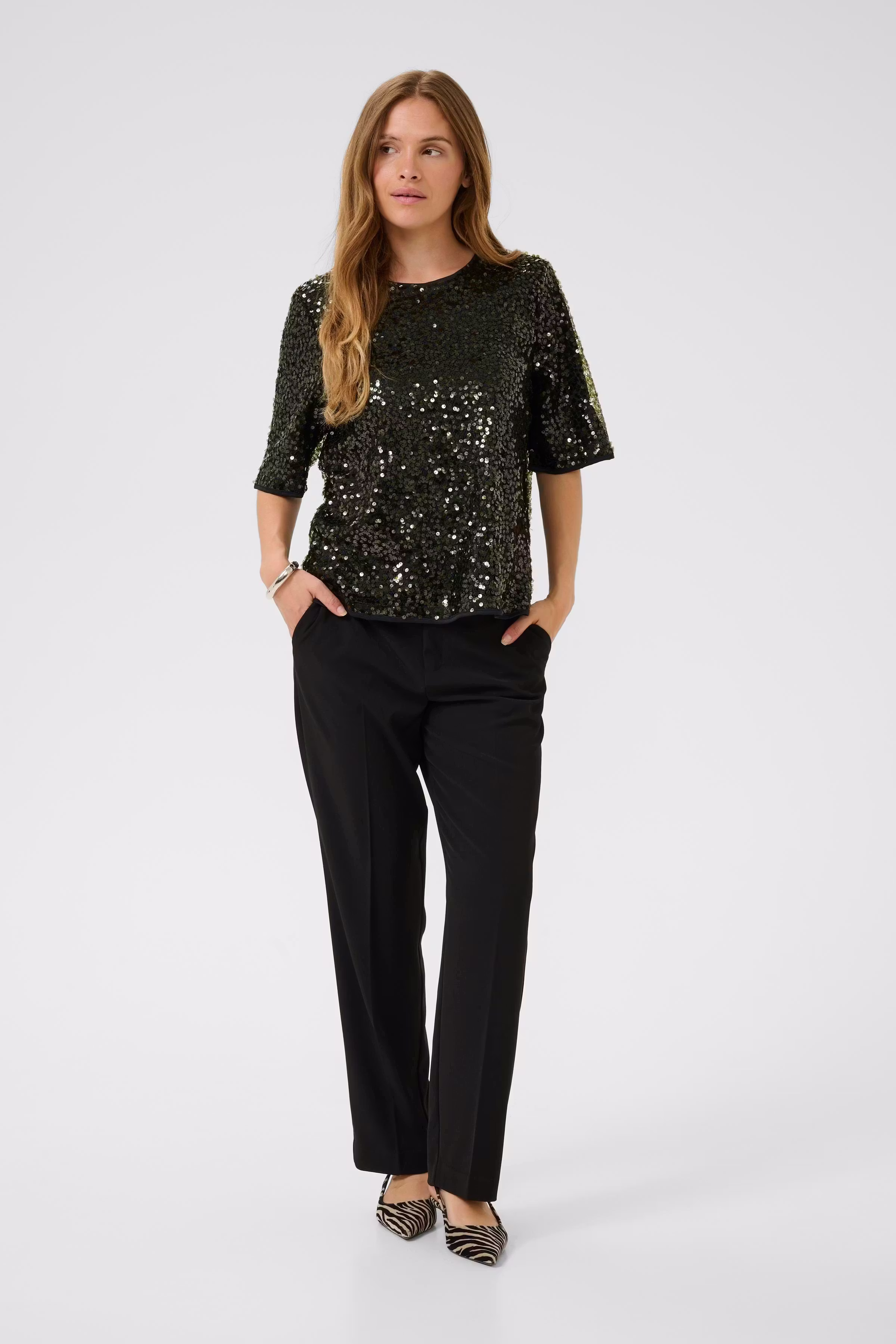 CUmelia Mørkegrøn Pailletbluse LOOKBOOK FRONT 50112479-190515