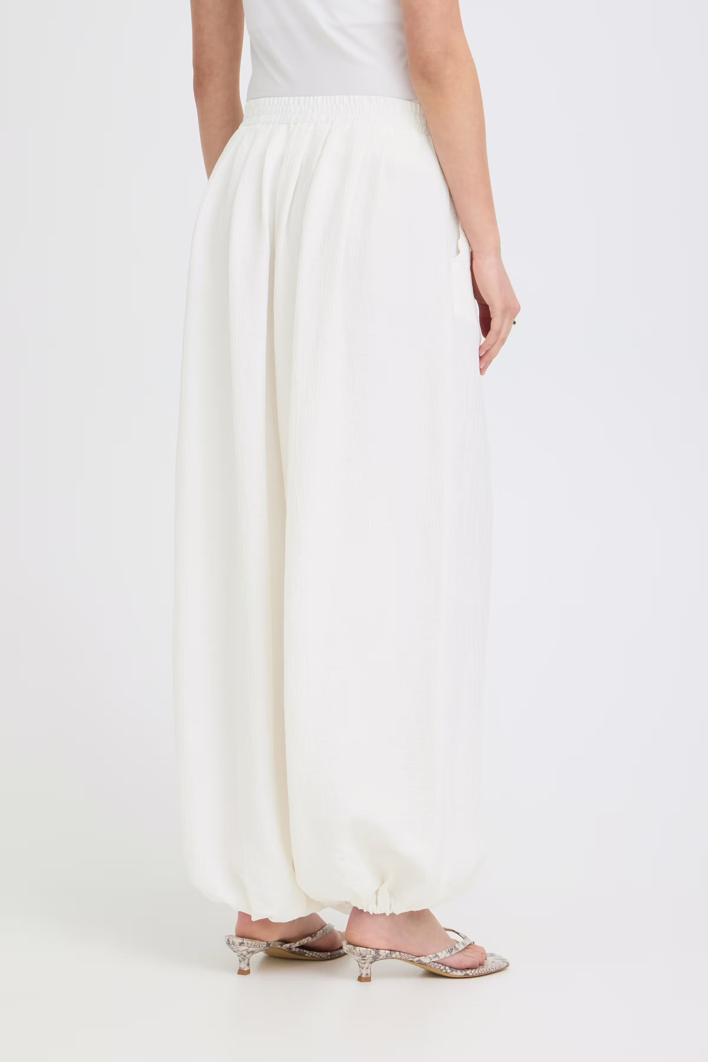 IHBALLOON Trousers LOOKBOOK BACK 20126506-114201