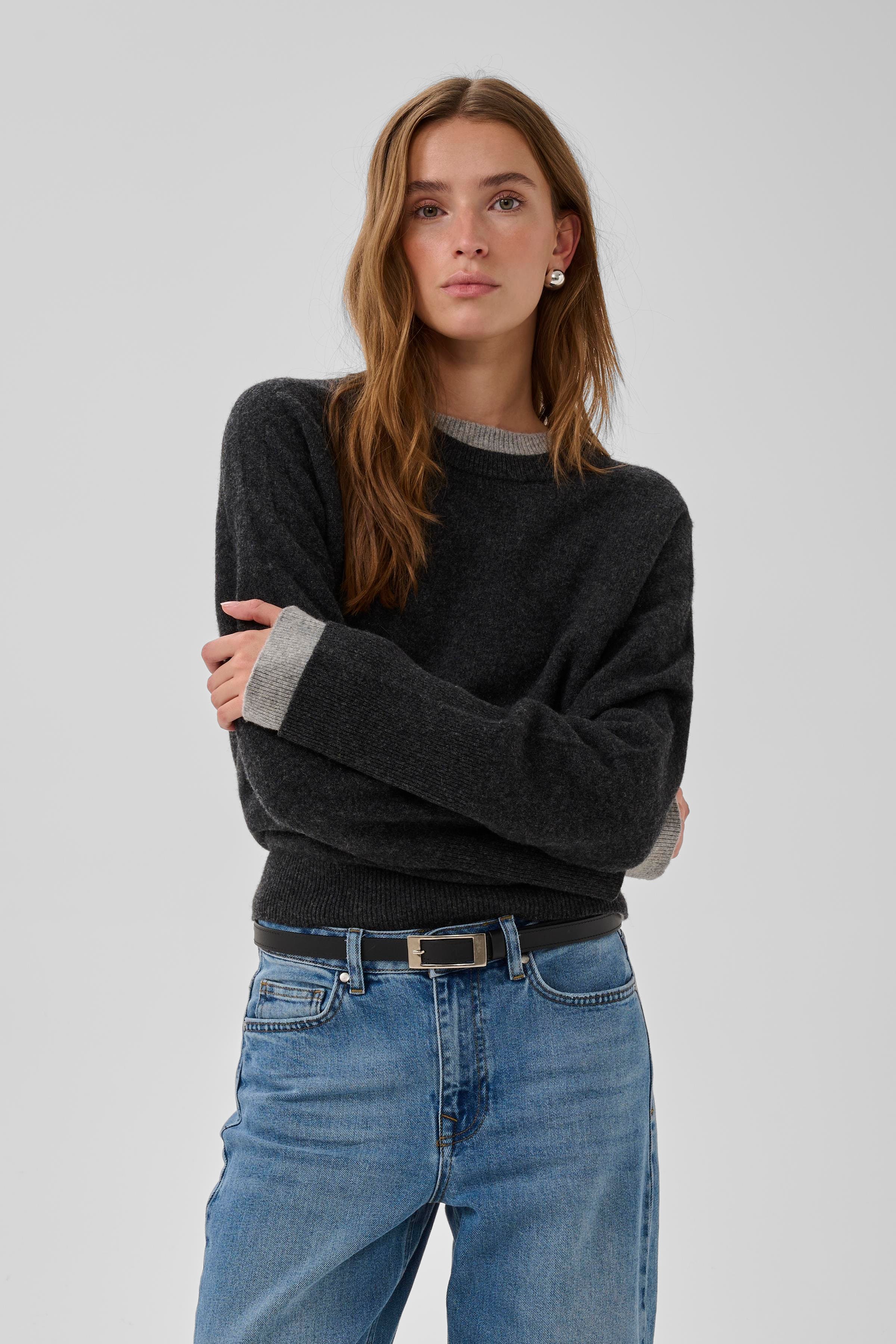 11 THE KNIT CREWNECK LOOKBOOK FRONT 10705549-100379