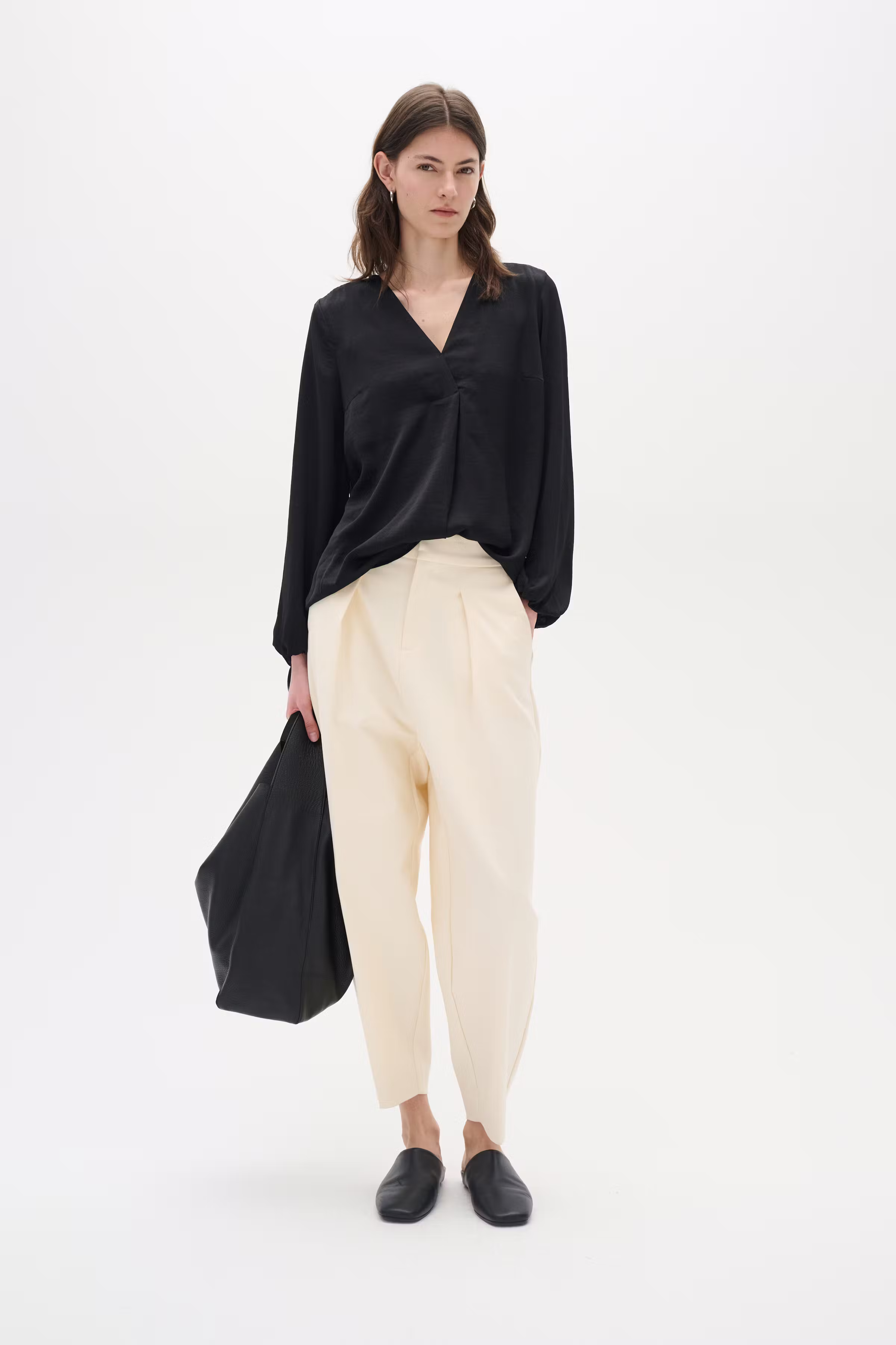 RindaIW Blus LOOKBOOK FRONT 30105766-194008