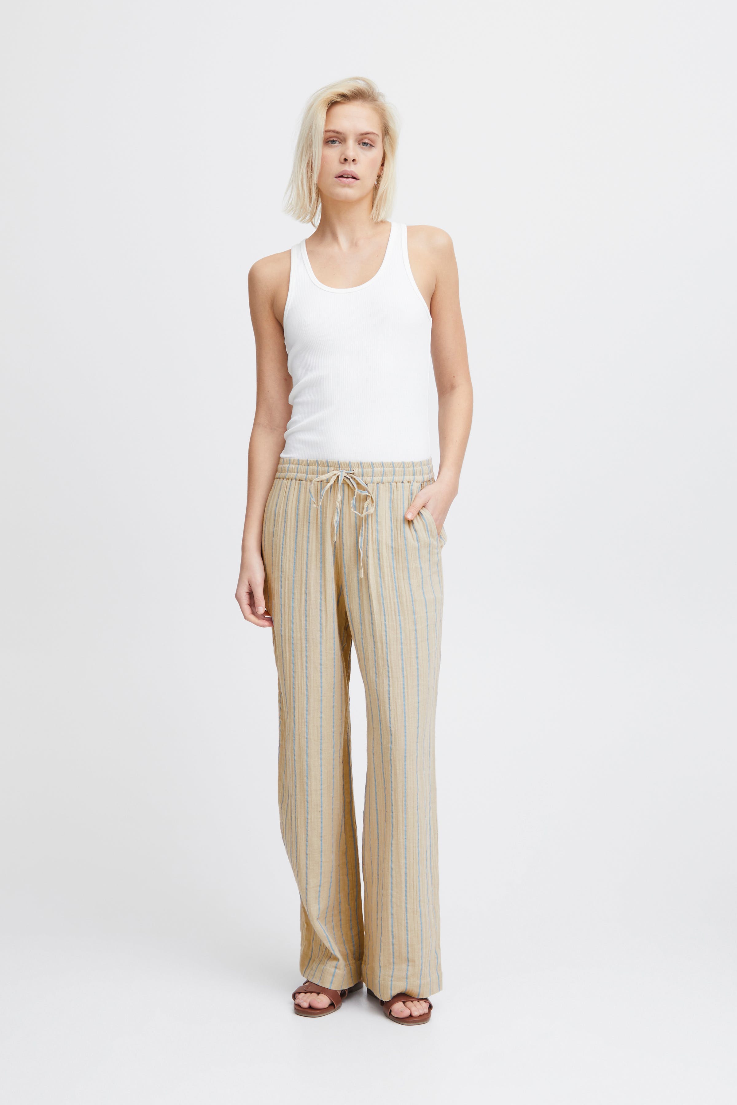 IAFOXA Hose LOOKBOOK FRONT 20121645-203320