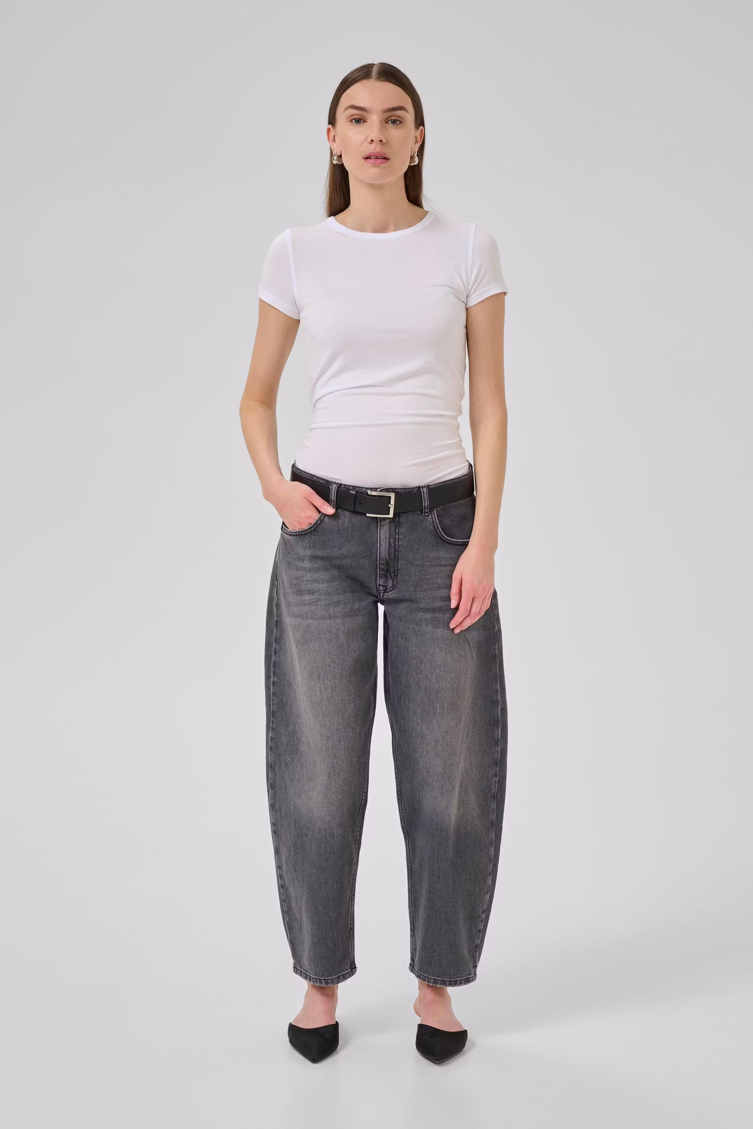 BalooMW Barrel Jeans LOOKBOOK FRONT 10705092-100087