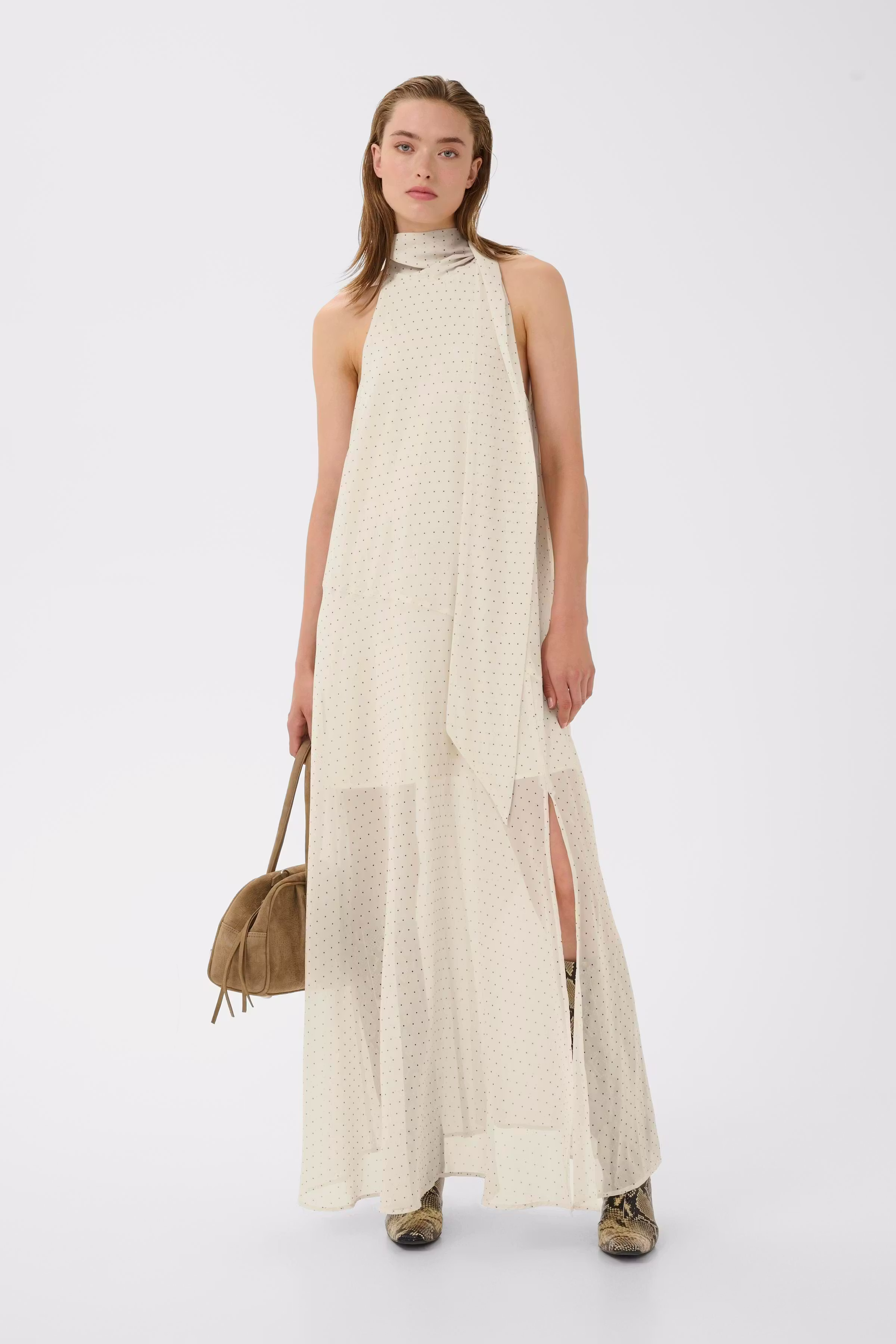 GZdorah Kjole LOOKBOOK BACK 10911148-109386