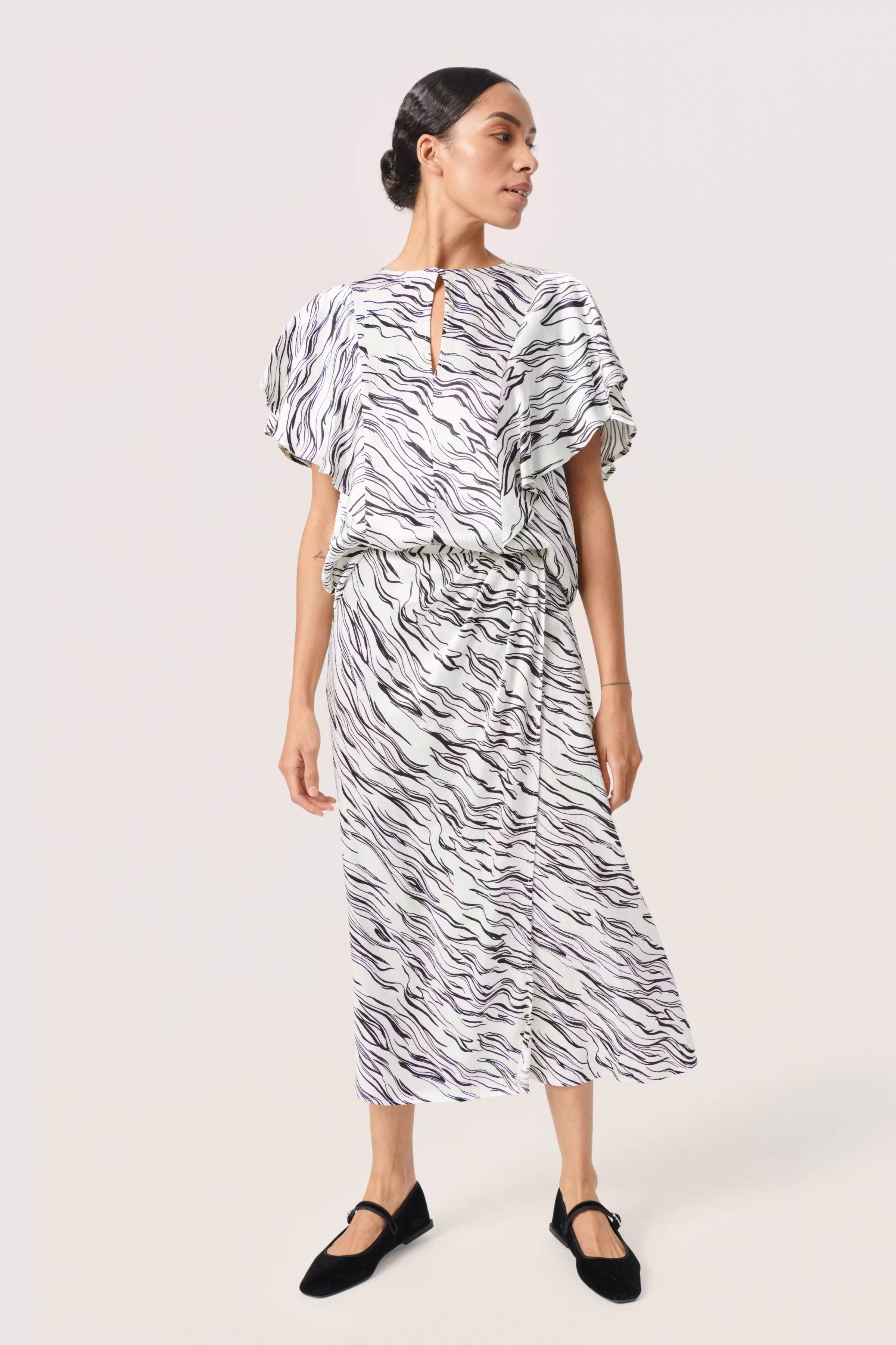 SLVinka Blus LOOKBOOK FRONT 30407387-302705