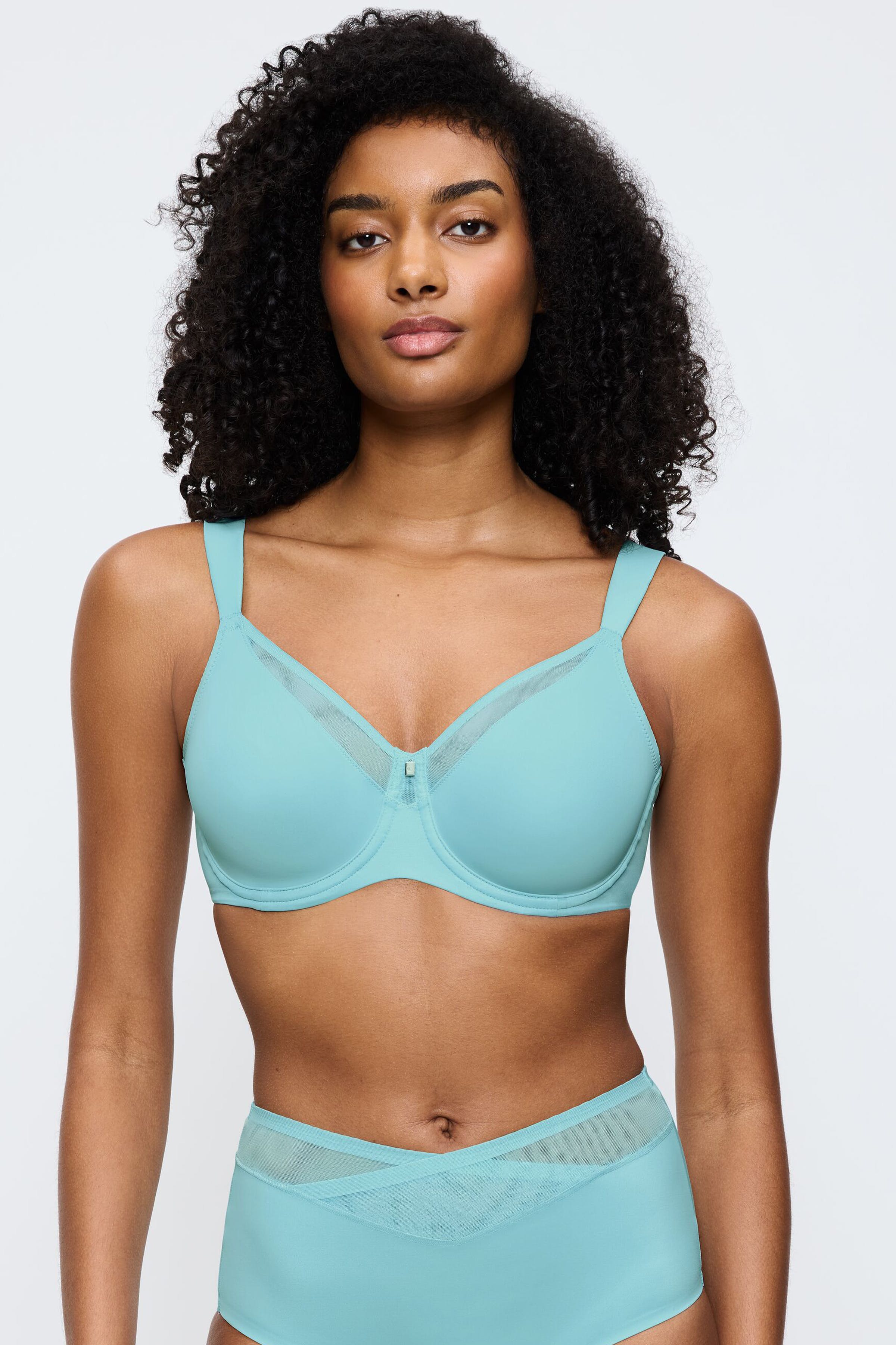 TrueShape BH LOOKBOOK FRONT 40500260-T1780