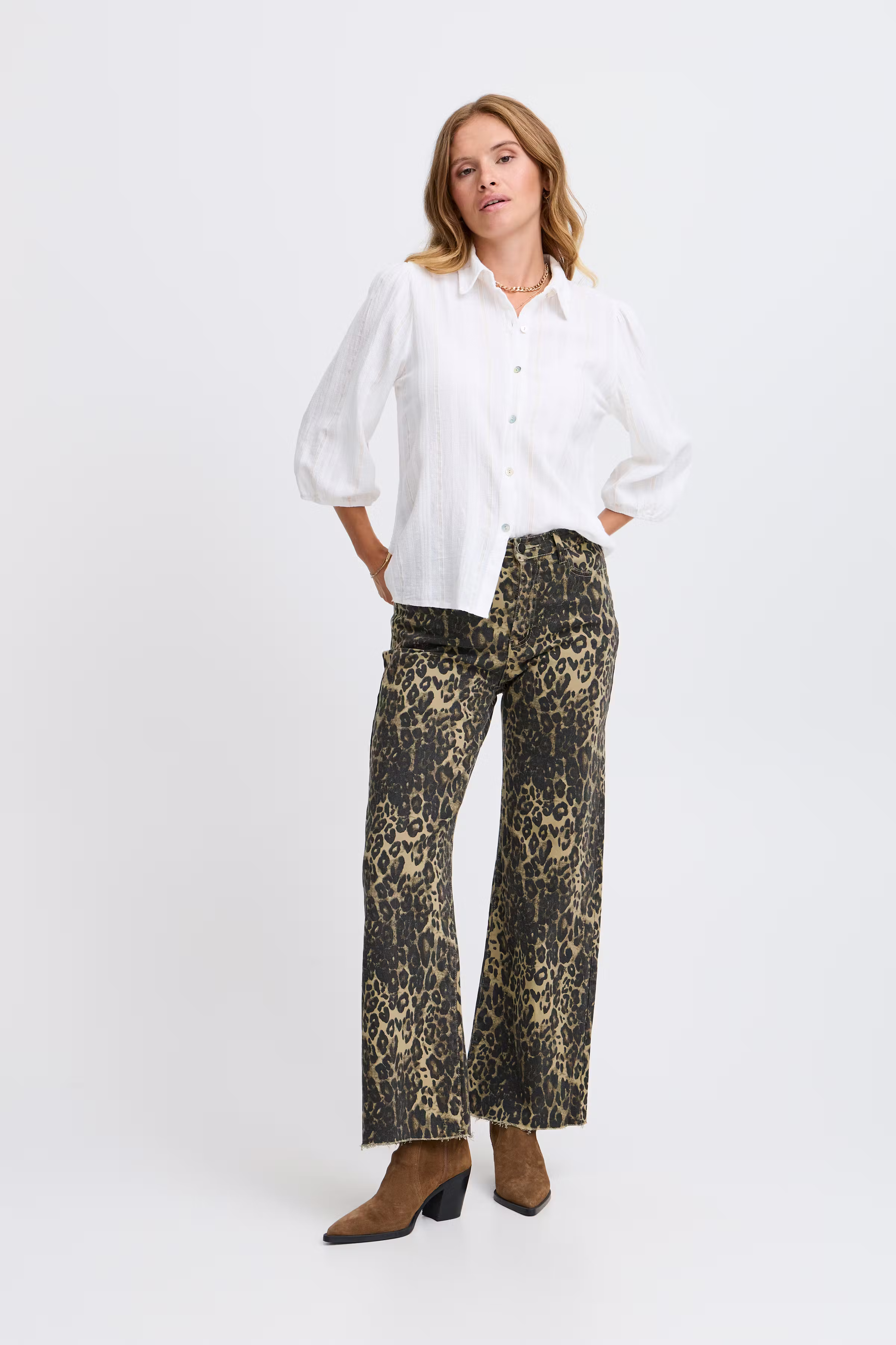 SBGONYA Bluse LOOKBOOK FRONT 22100737-110602