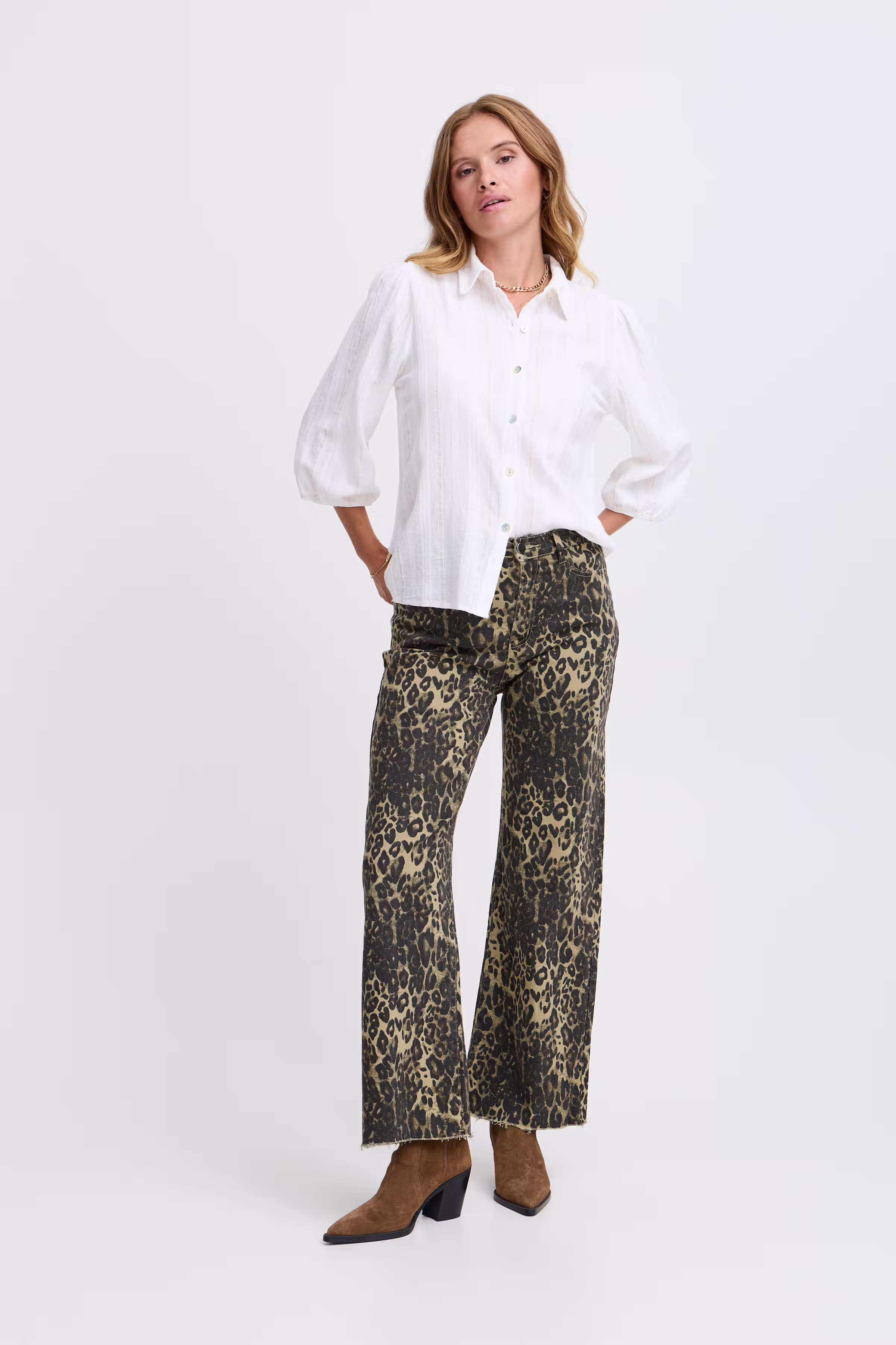 SBGONYA Bluse LOOKBOOK FRONT 22100737-110602
