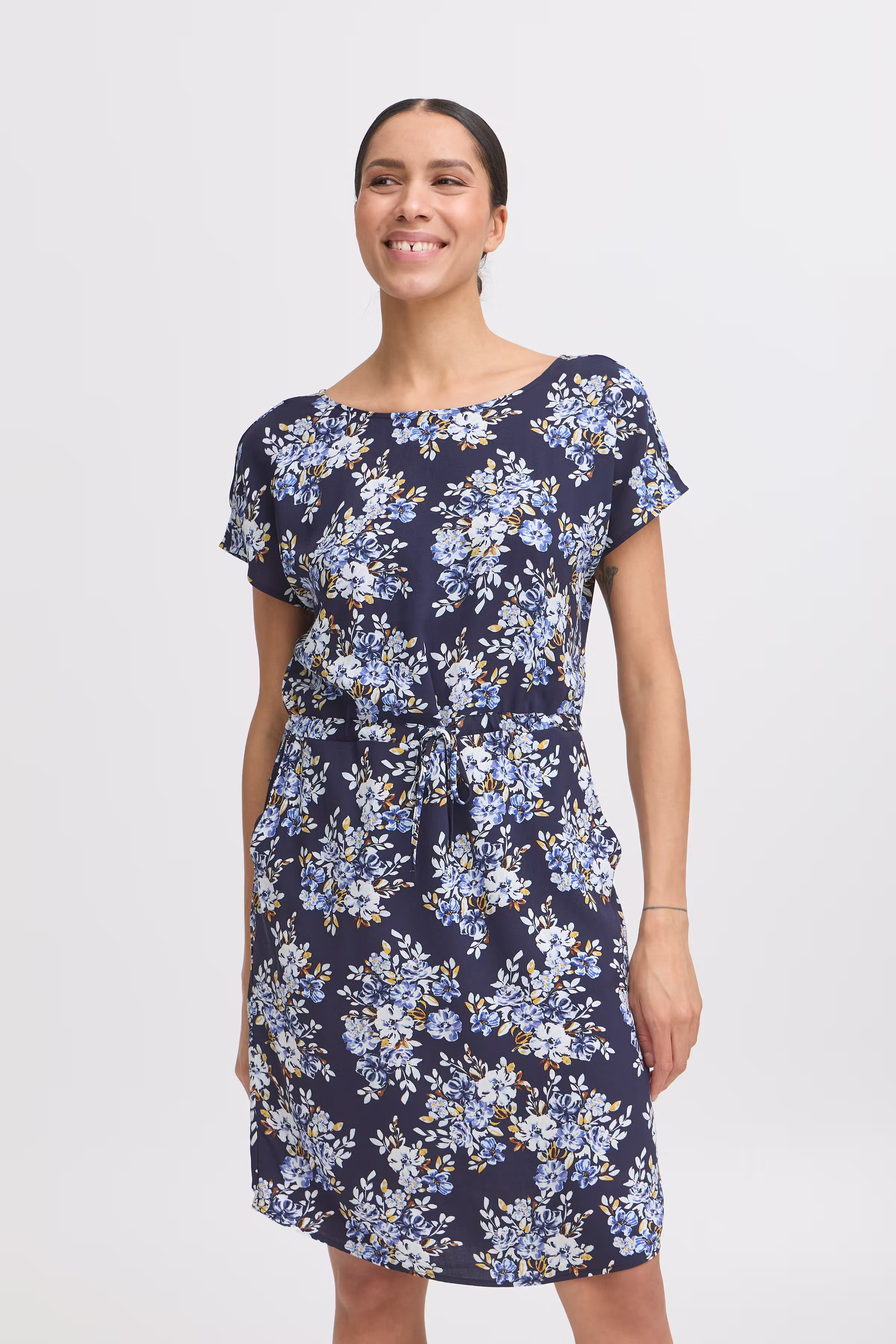 BYMMJOELLA Dress LOOKBOOK FRONT 20811226-204600