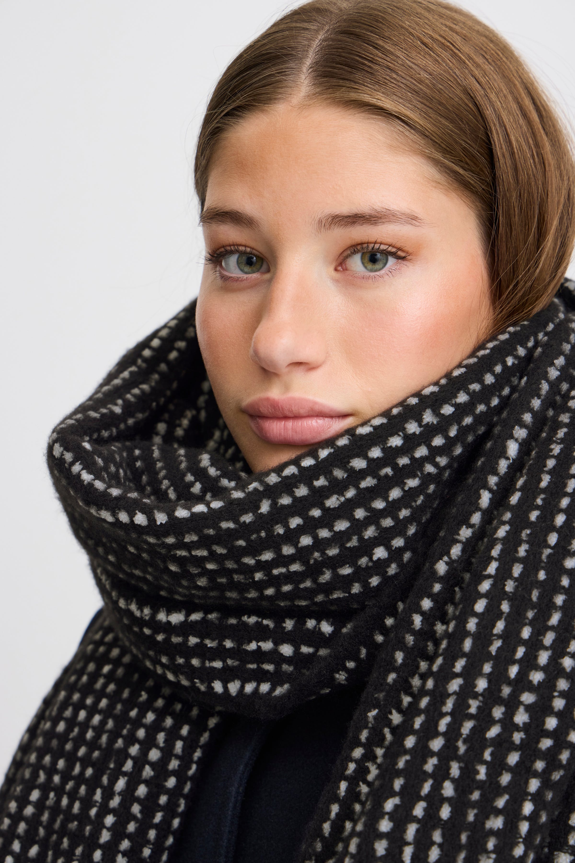 IASCARLOTTA Skjerf LOOKBOOK FRONT 20122072-194008