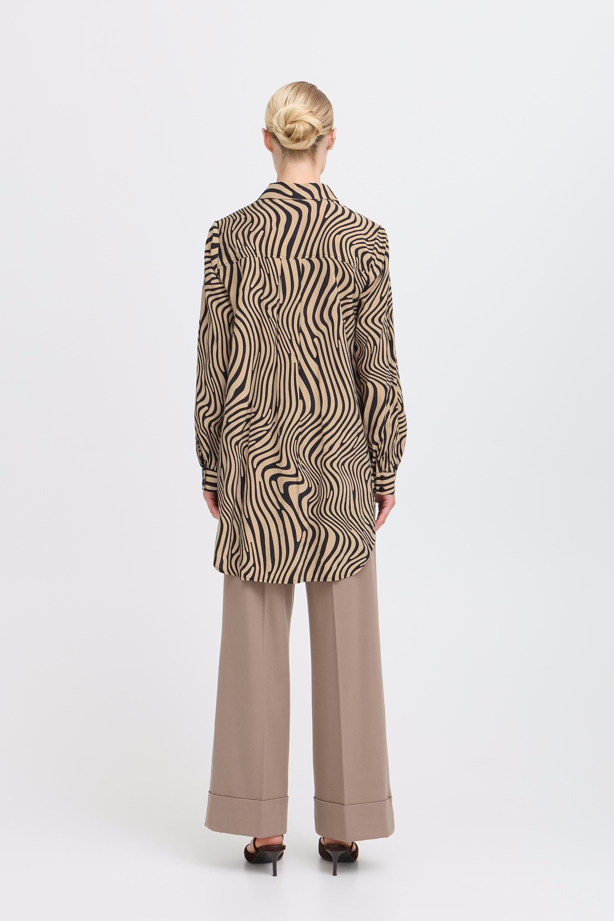 BYHELVIG Skjorte LOOKBOOK BACK 20817037-204960