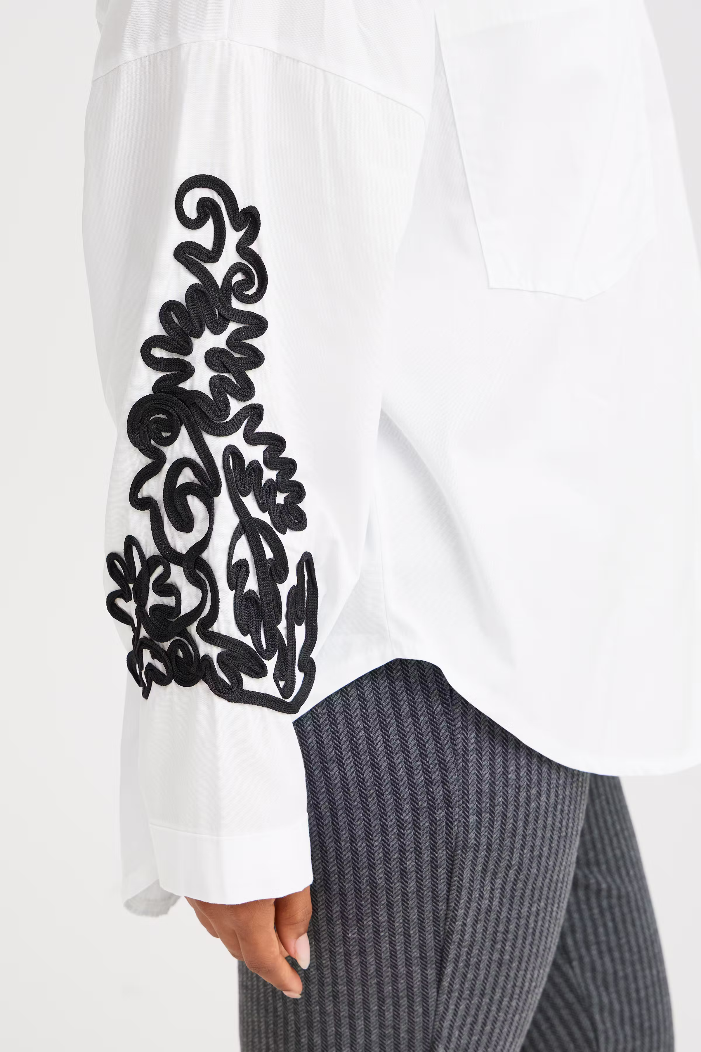 SBBELIS Skjorte LOOKBOOK DETAIL 22100798-110602