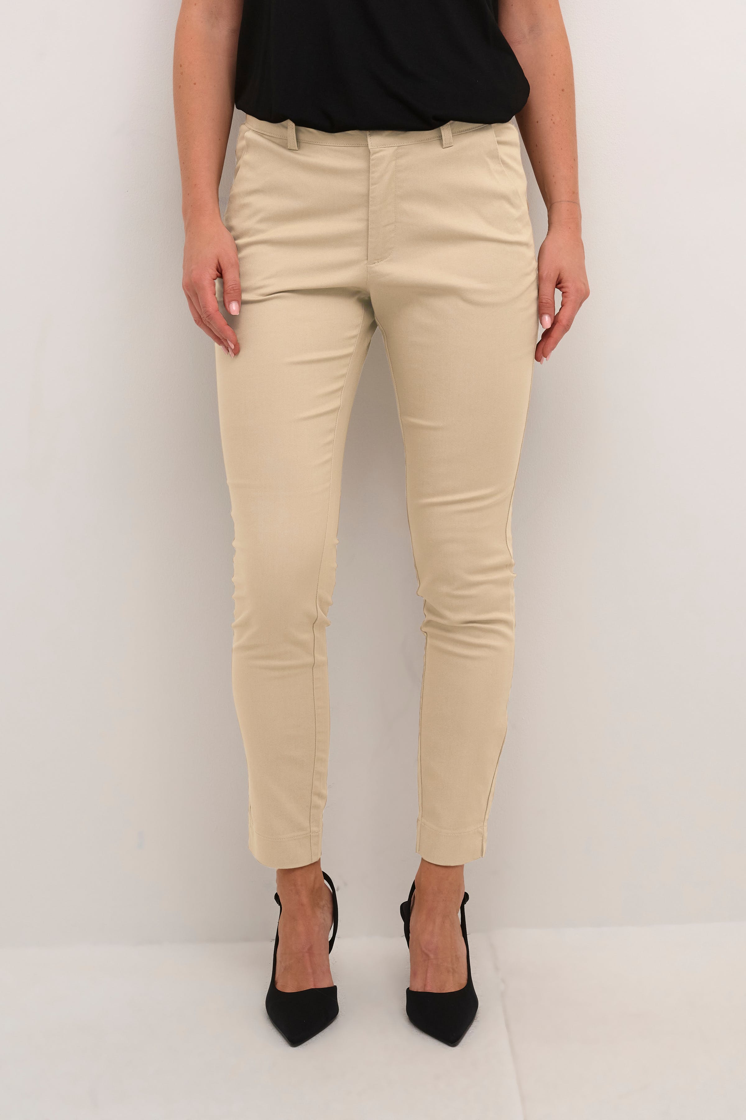 KAlea Bukser LOOKBOOK FRONT 10505191-101239