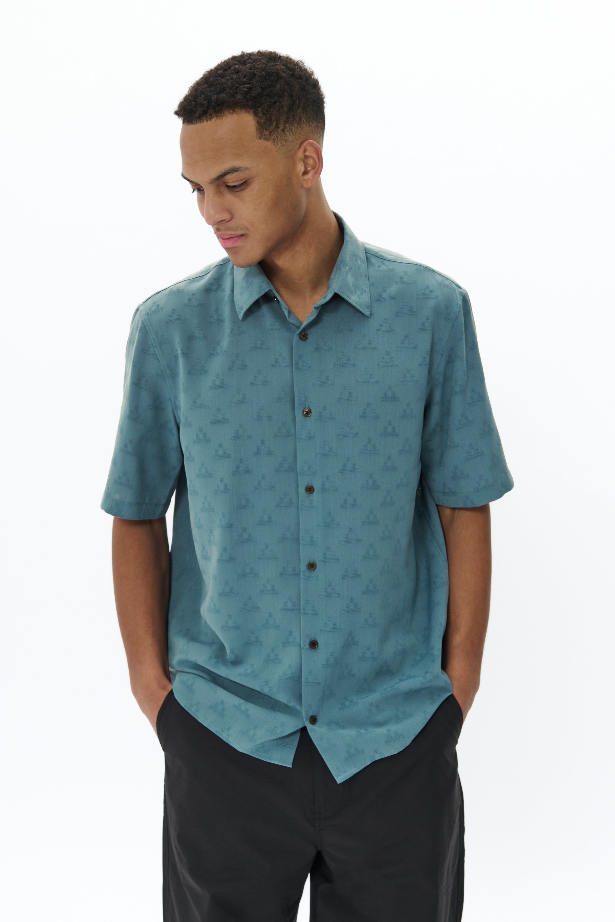 MAklampo Shirt LOOKBOOK FRONT 30208059-184218