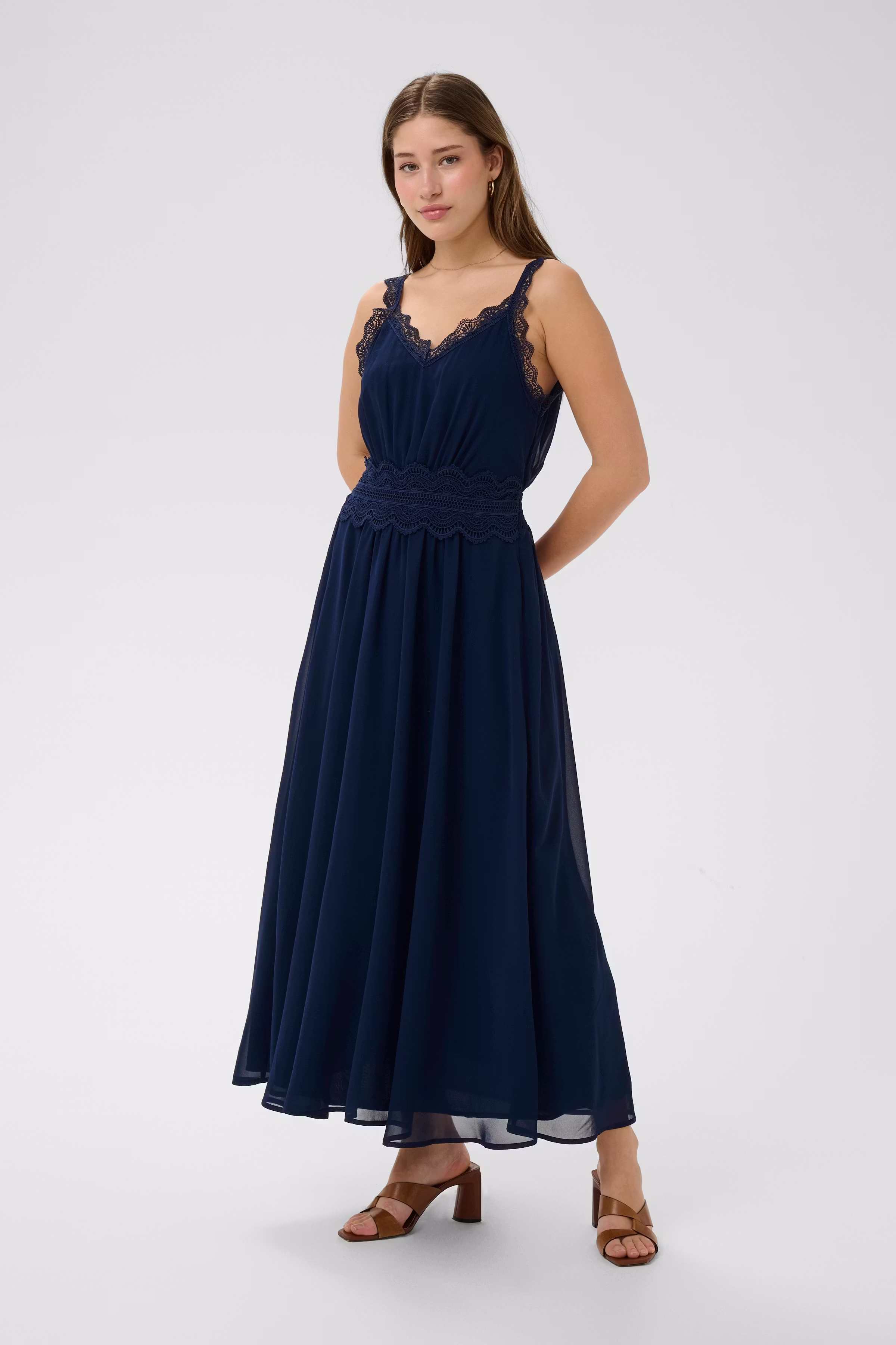 CRJessa Klänning LOOKBOOK FRONT 10615458-193923